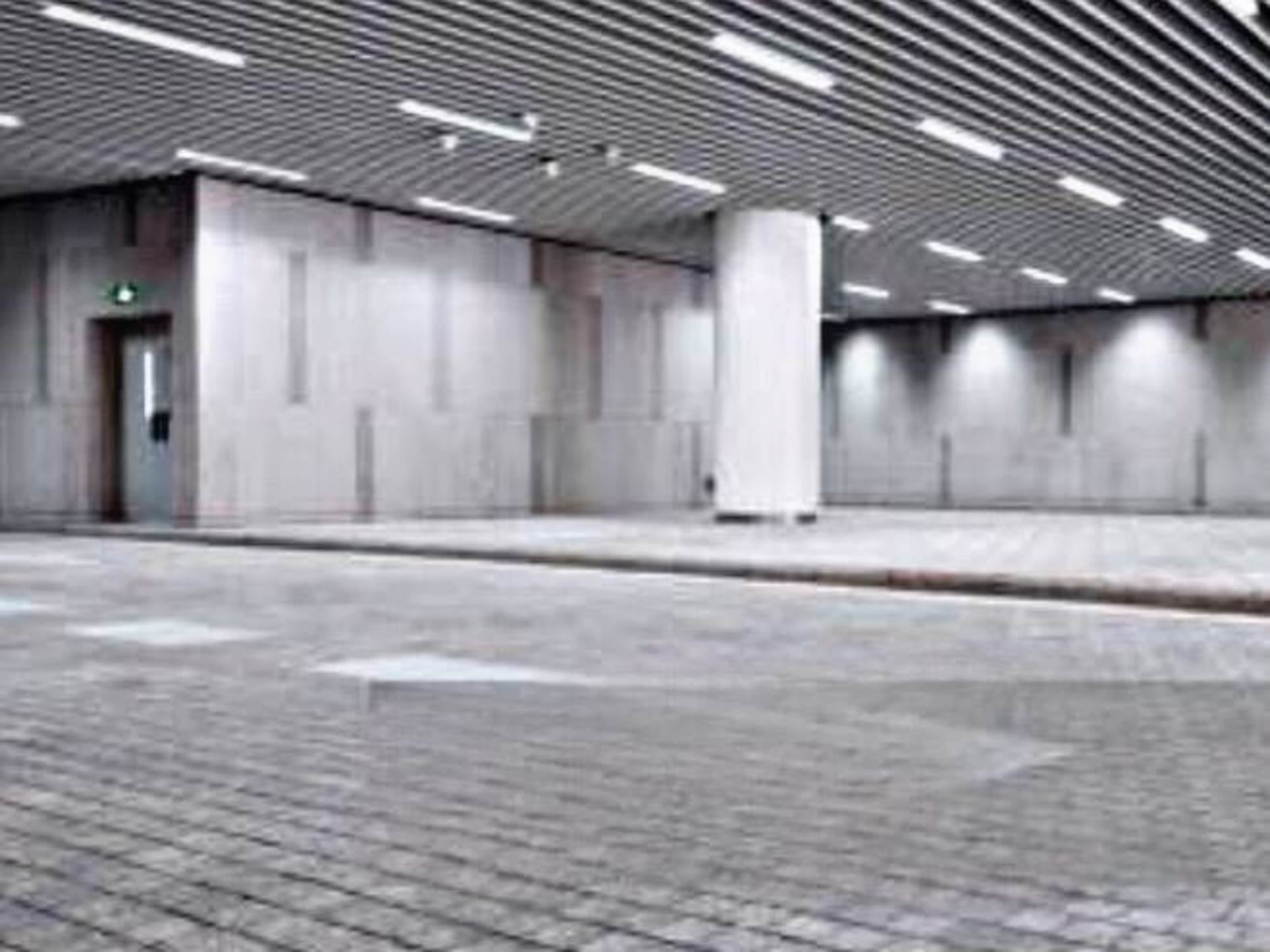 ON SITE SECURE GARAGE PARKING / LOW FLAT FEE
