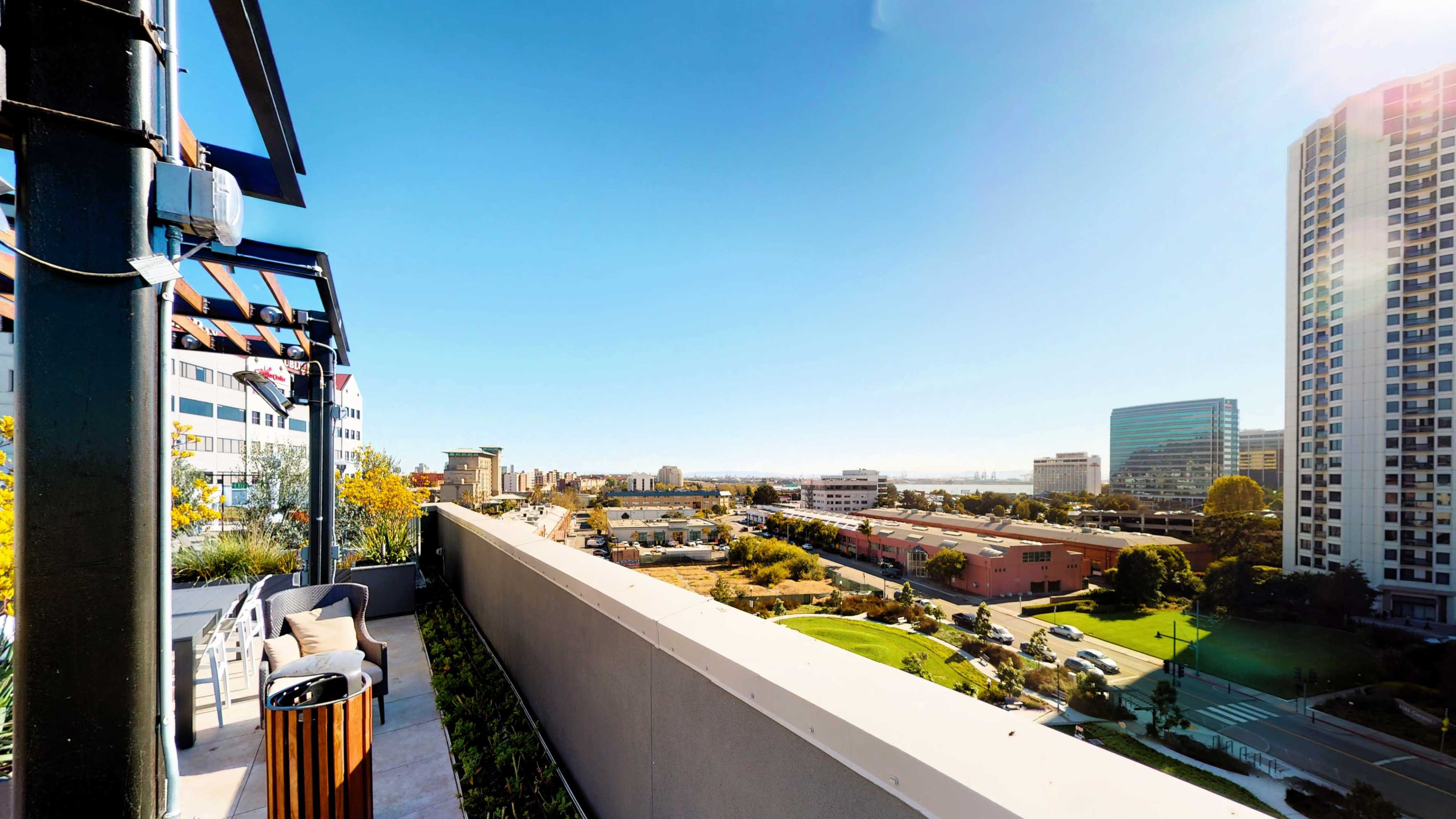 Rooftop with stunning East Bay and San Francisco skyline views Image in Emeryville, Emeryville, CA