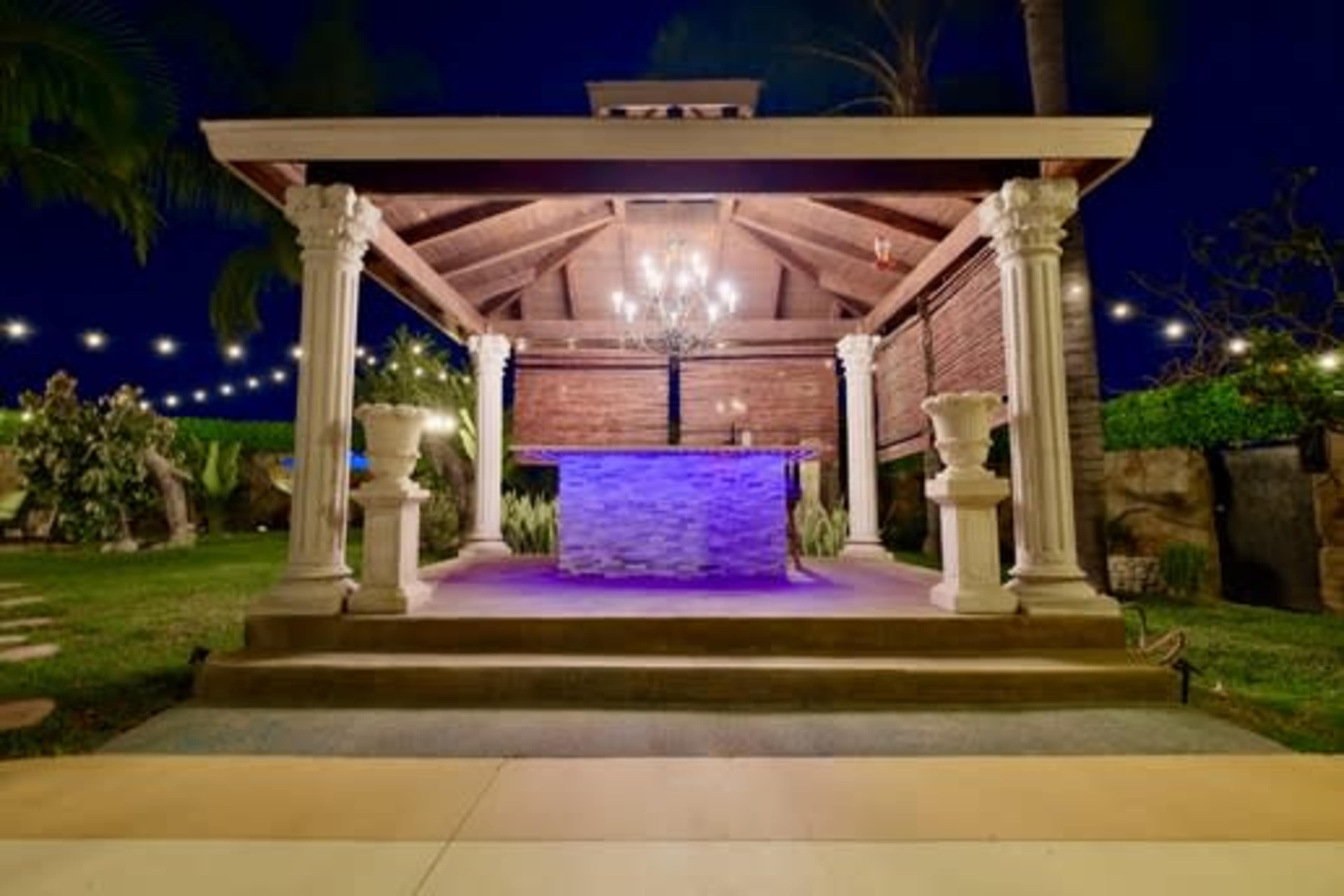 Backyard Venue Overlooking Mansion Image in South Montebello, Downey, CA