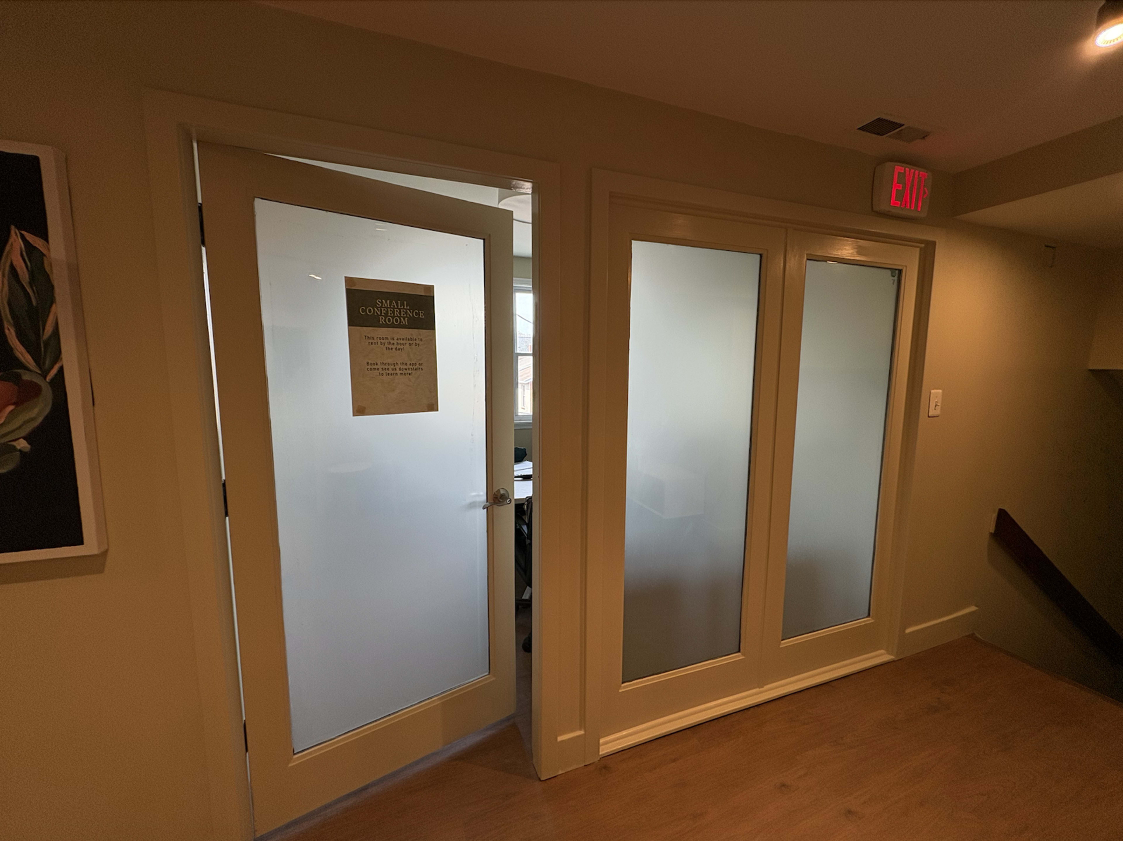 Stylish Del Ray Conference Space for 4-6 Image in Del Ray, Alexandria, VA