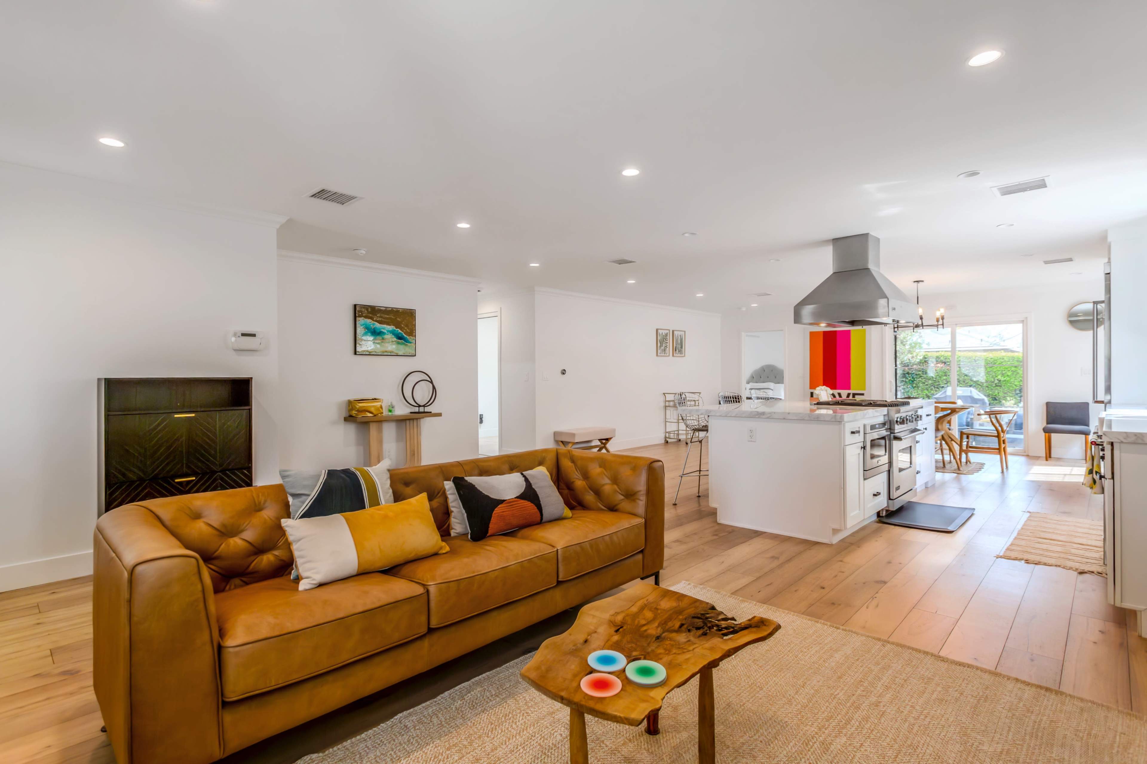 Light, Bright, Airy Single Family Open Plan Home Image in Westdale, Los Angeles, CA