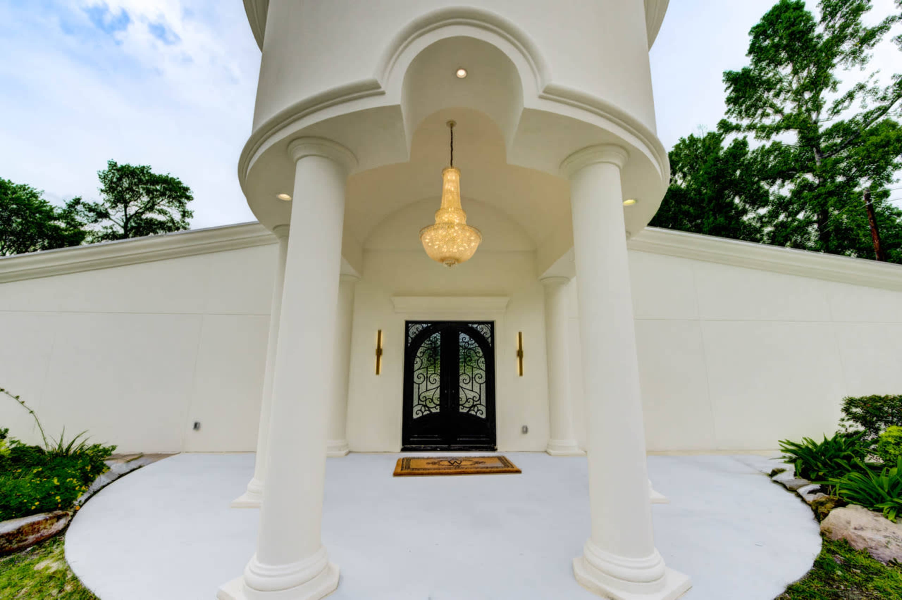 Beautiful 53 acre Event Venue with Manor Home Image in , Huntsville, TX