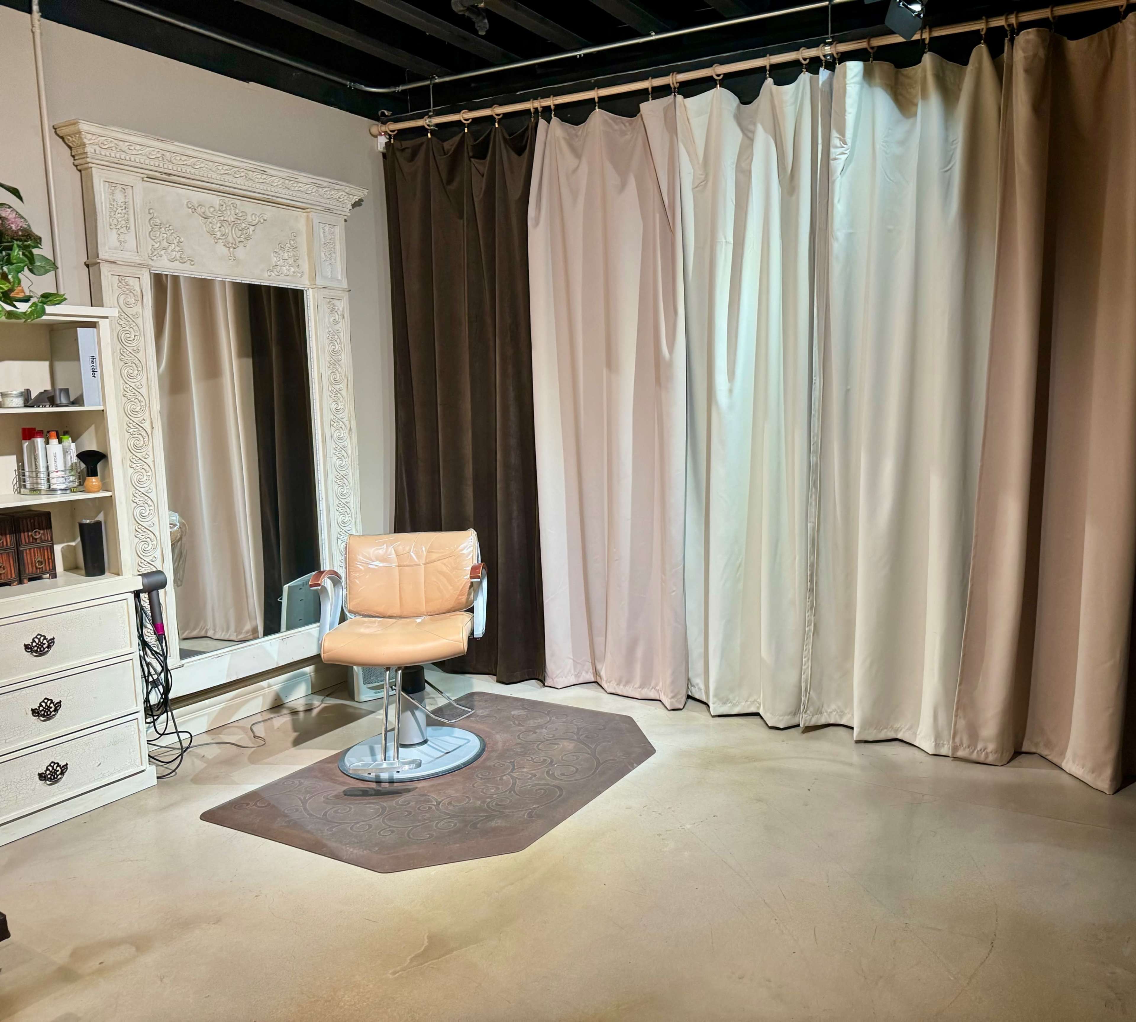 Private Hair Studio Image in Lake Elsinore, Lake Elsinore, CA