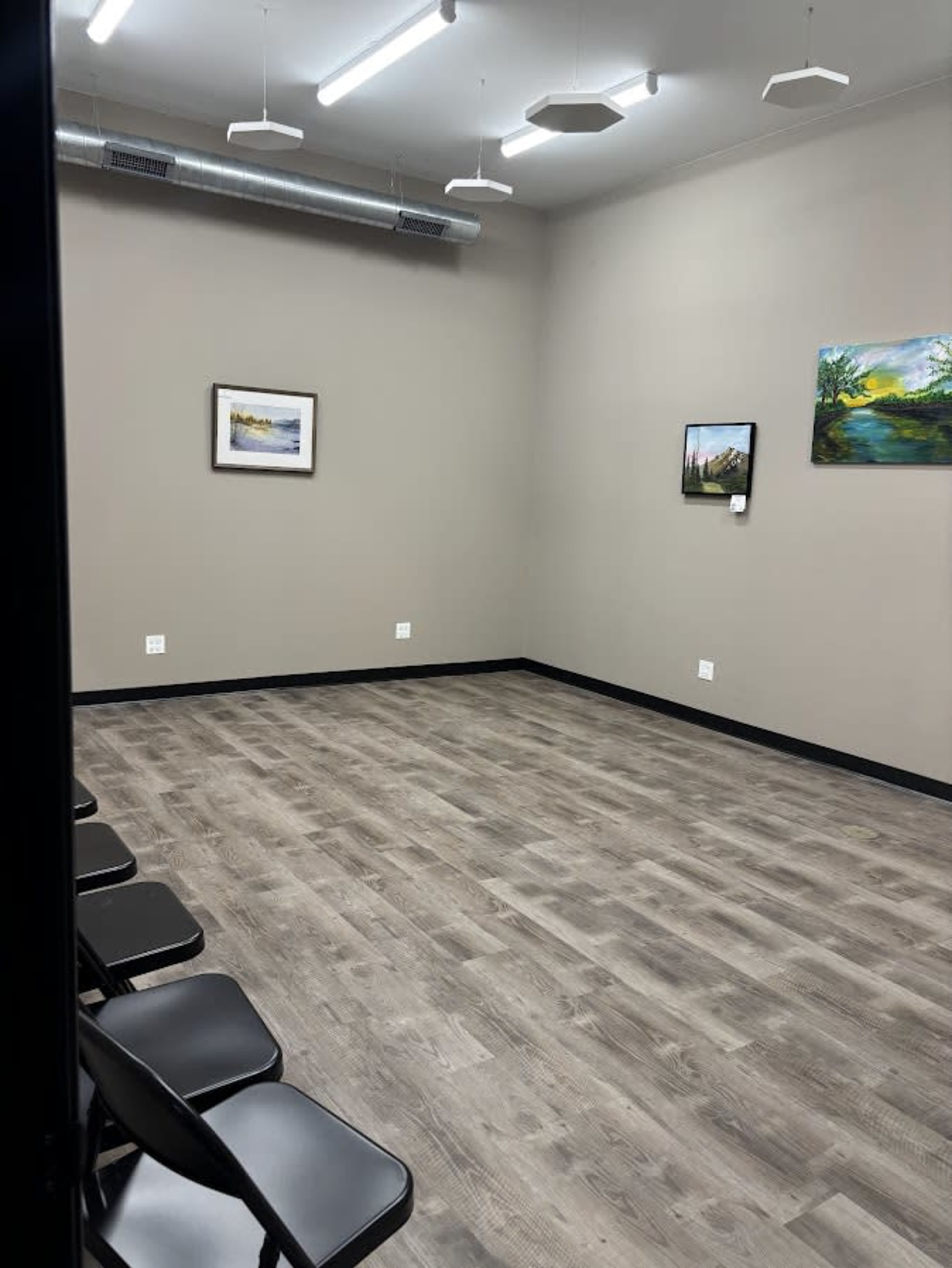 The Crystal Suite: Versatile Suburban Suite for Meetings, Classes, and Events Image in Felix Township, Diamond, IL