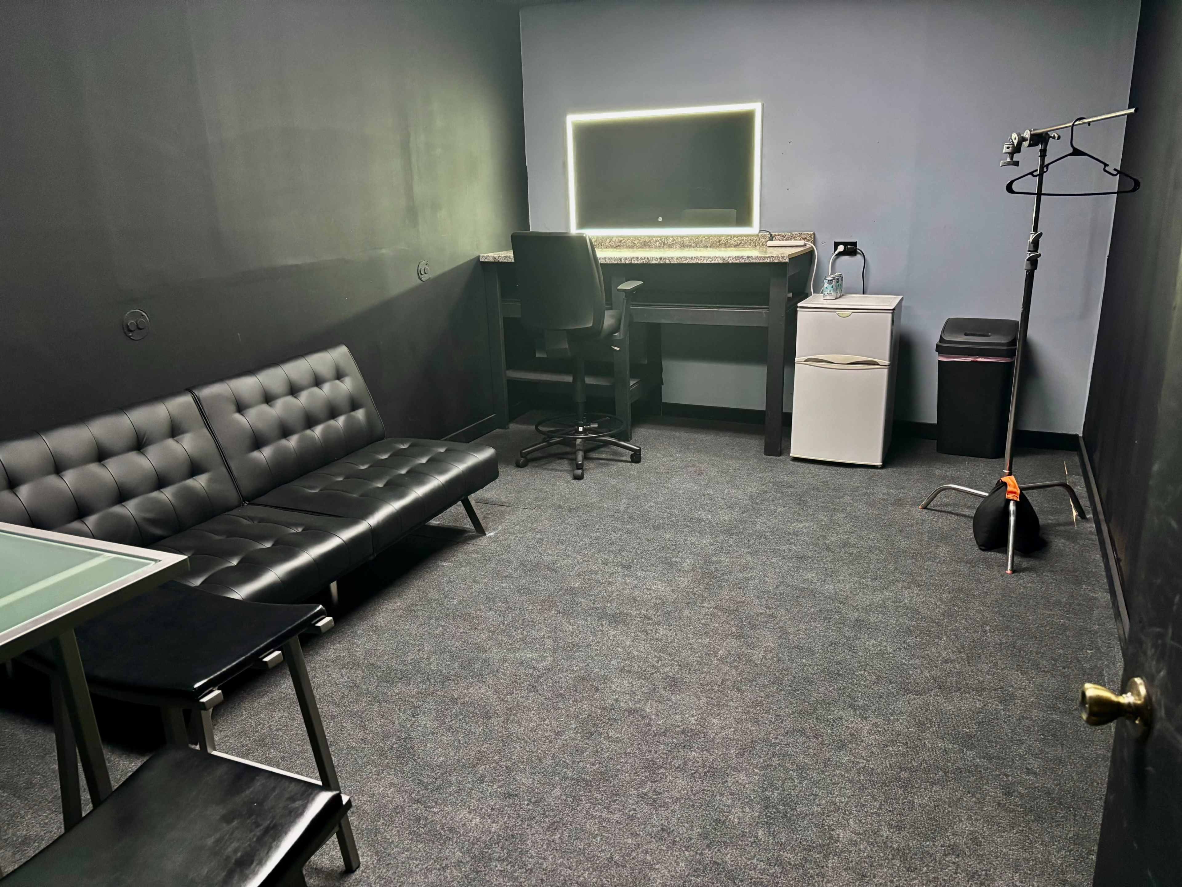 Compact Studio with Green and White Cyc Walls Image in Phoenix Hill, Louisville, KY