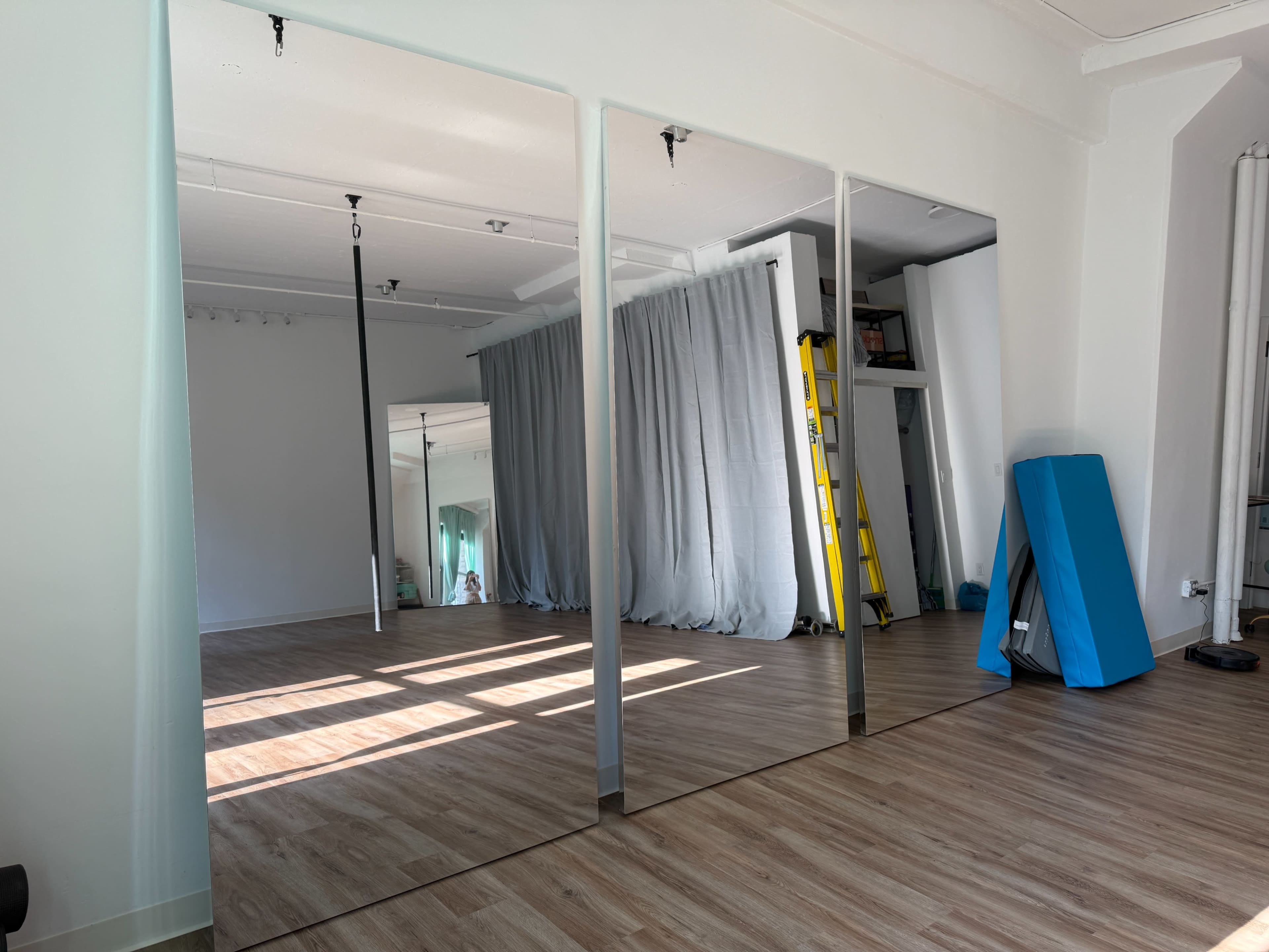 Contemporary, natural light, equipped Image in Midtown Manhattan, New York, NY