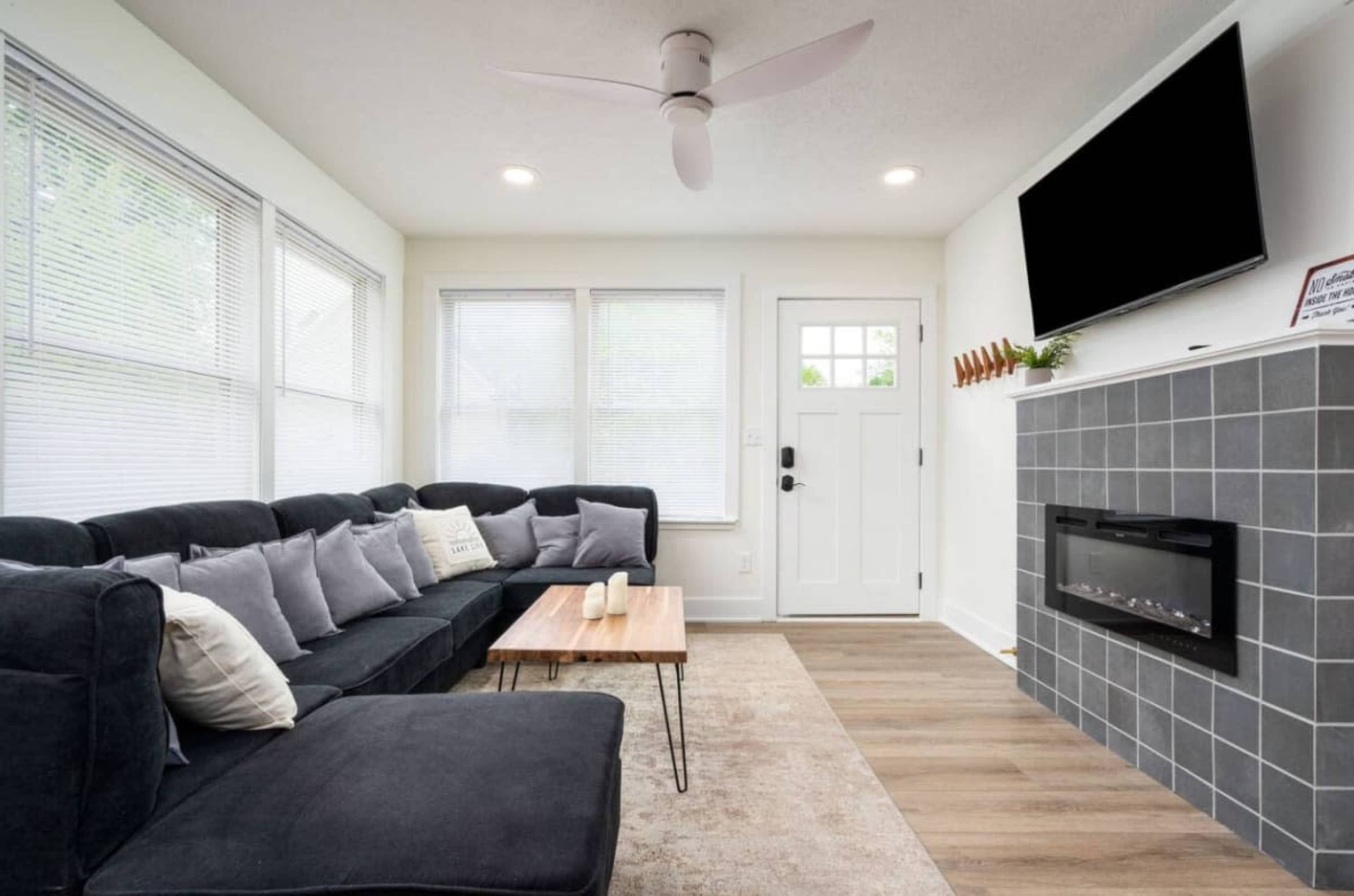 Modern, spacious, crisp Lake House with views of Jordan Lake Image in Woodland Township, Lake Odessa, MI