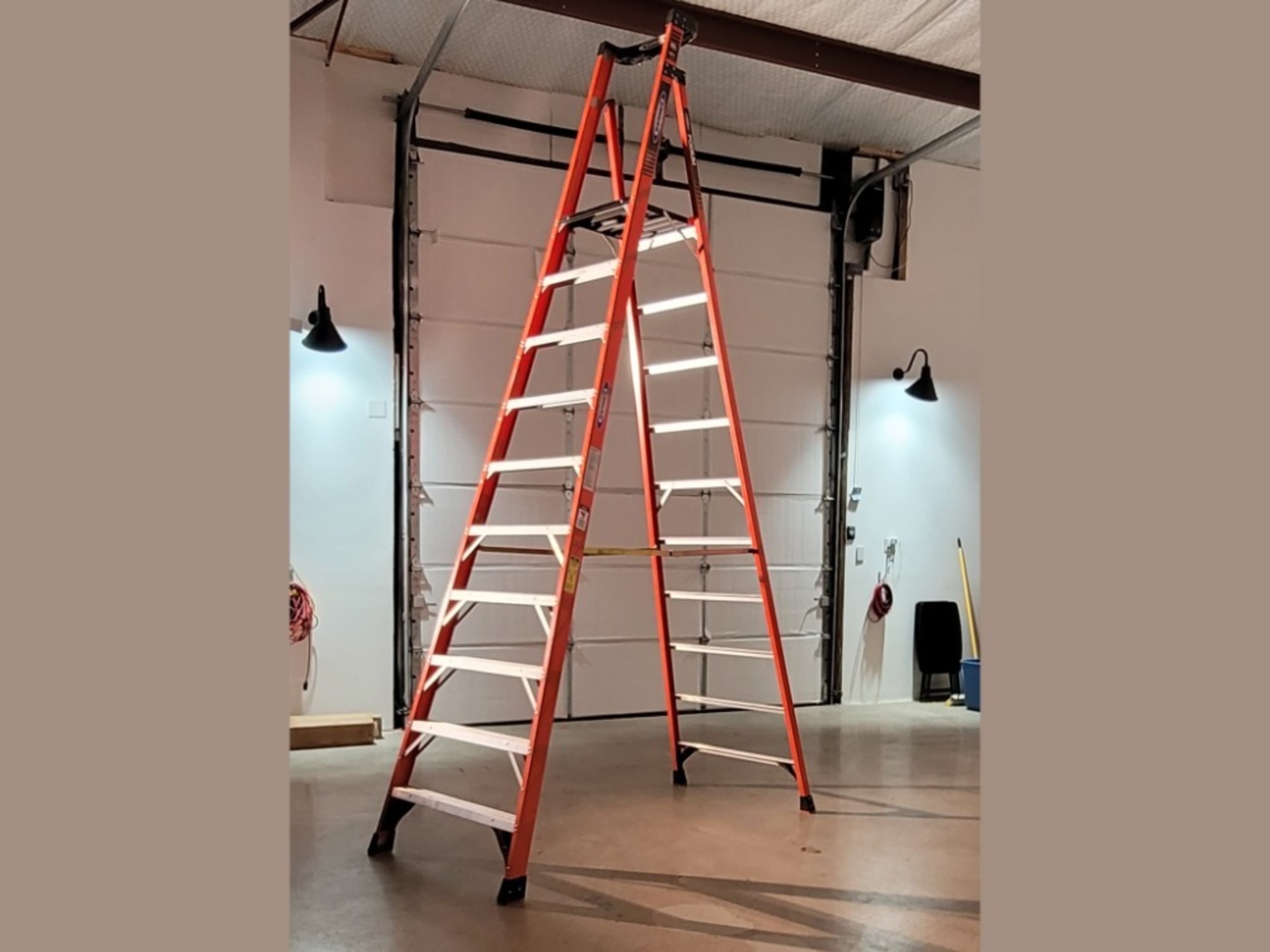 10 ft Platform Ladder