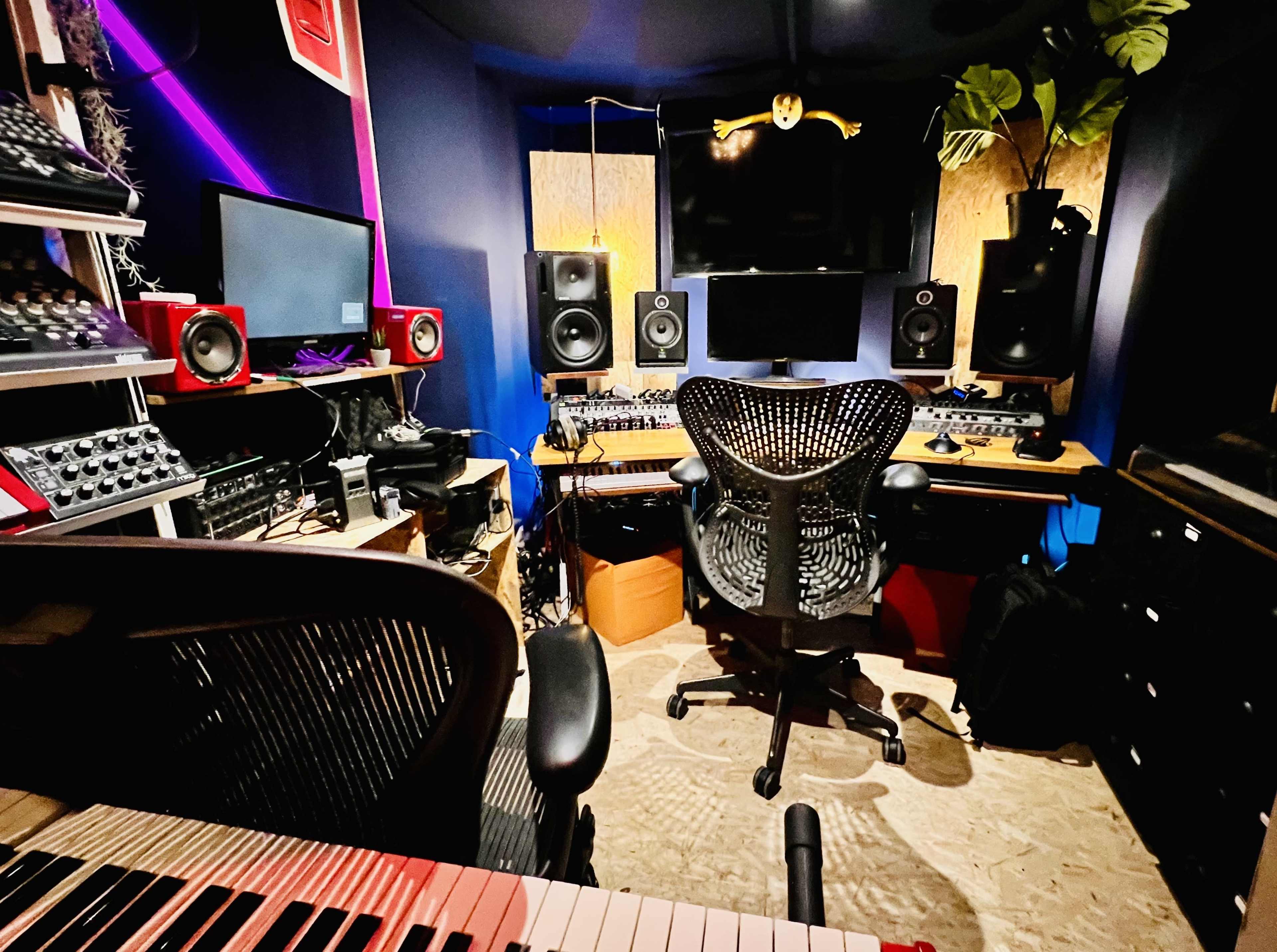 Cabine de mixage, enregistrement, post-production sonore, production musicale Image in , Cachan