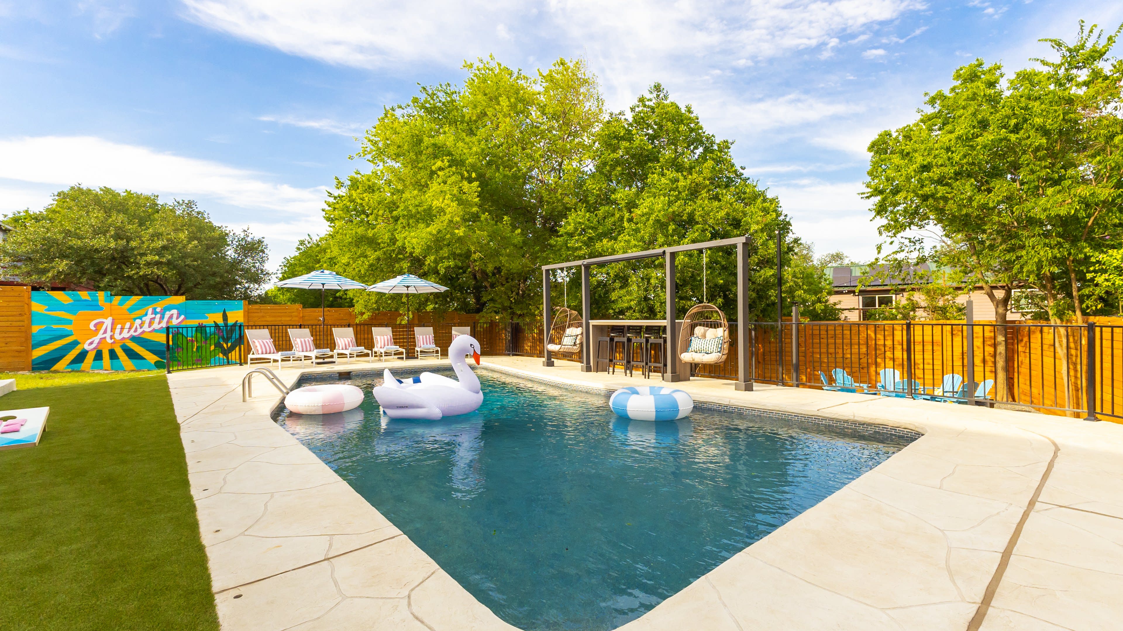 Ultimate Getaway: Pool,Hot tub,Games & Sing-Alongs Image in Gracy Woods, Austin, TX
