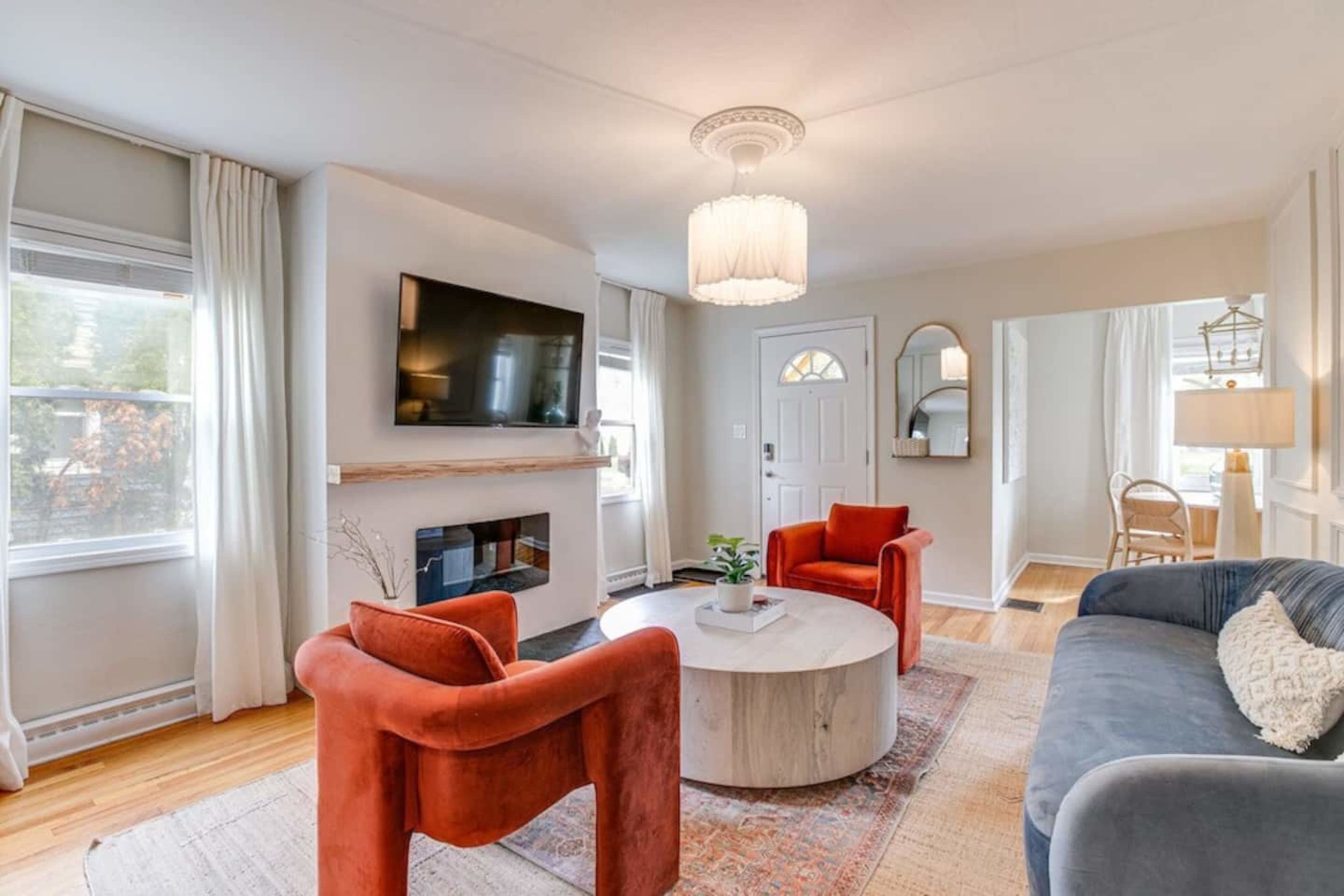 Chic And Stylish Content House in South Bend Image in Portage Township, South Bend, IN