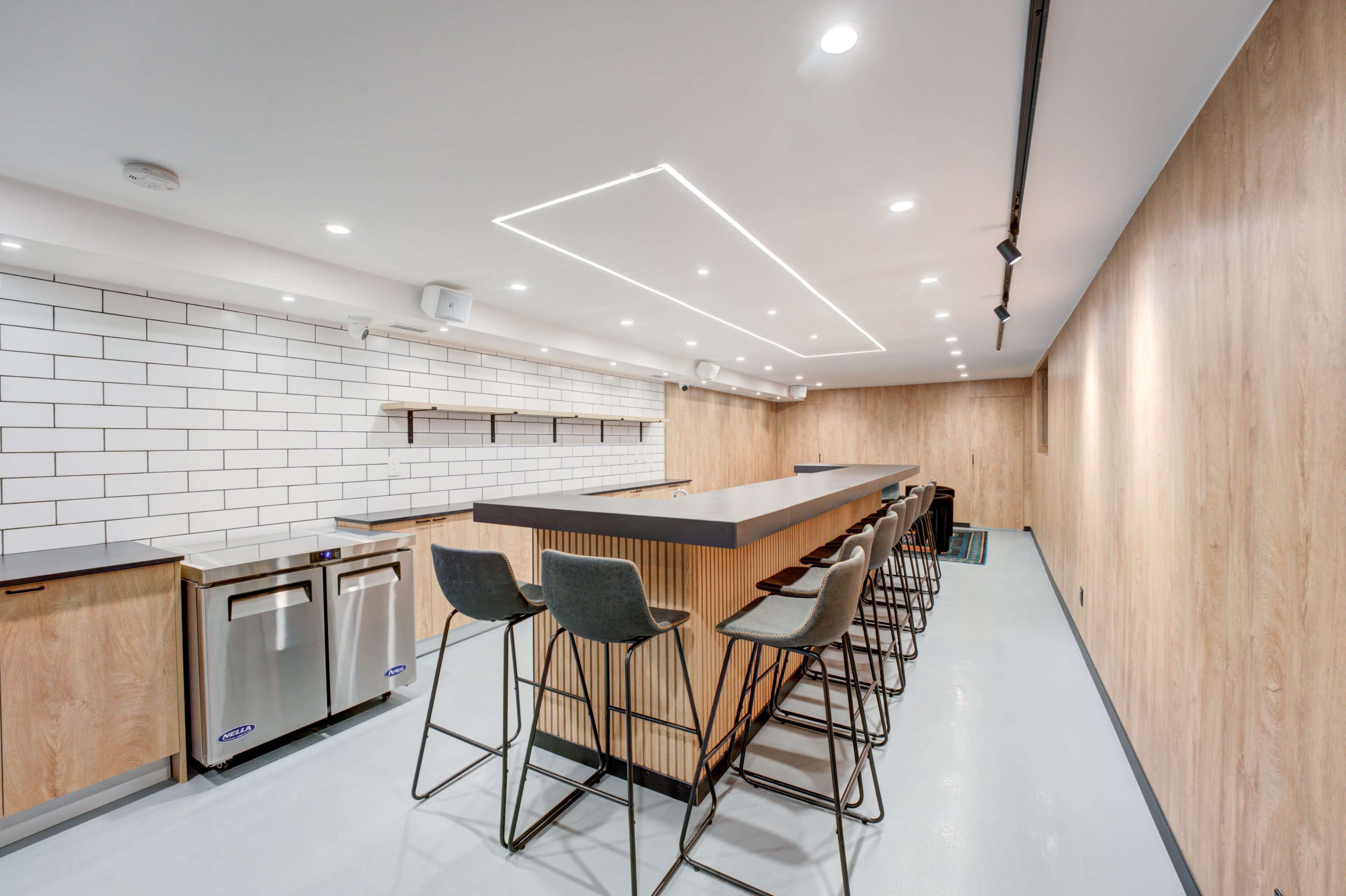 East End Modern Bar/Lounge Image in Upper Beaches, Toronto, ON