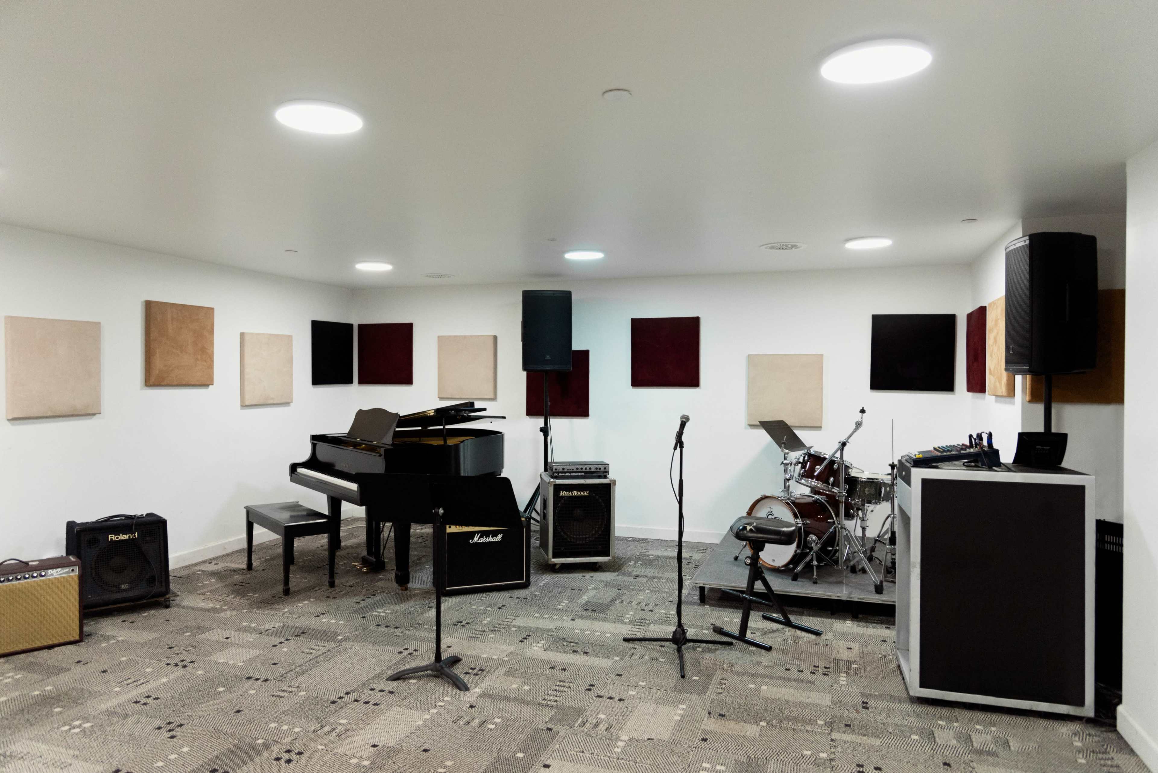 Find Inspiration in Studio 8E – Your Hidden Oasis for Creative Endeavors! Image in Midtown Manhattan, New York, NY