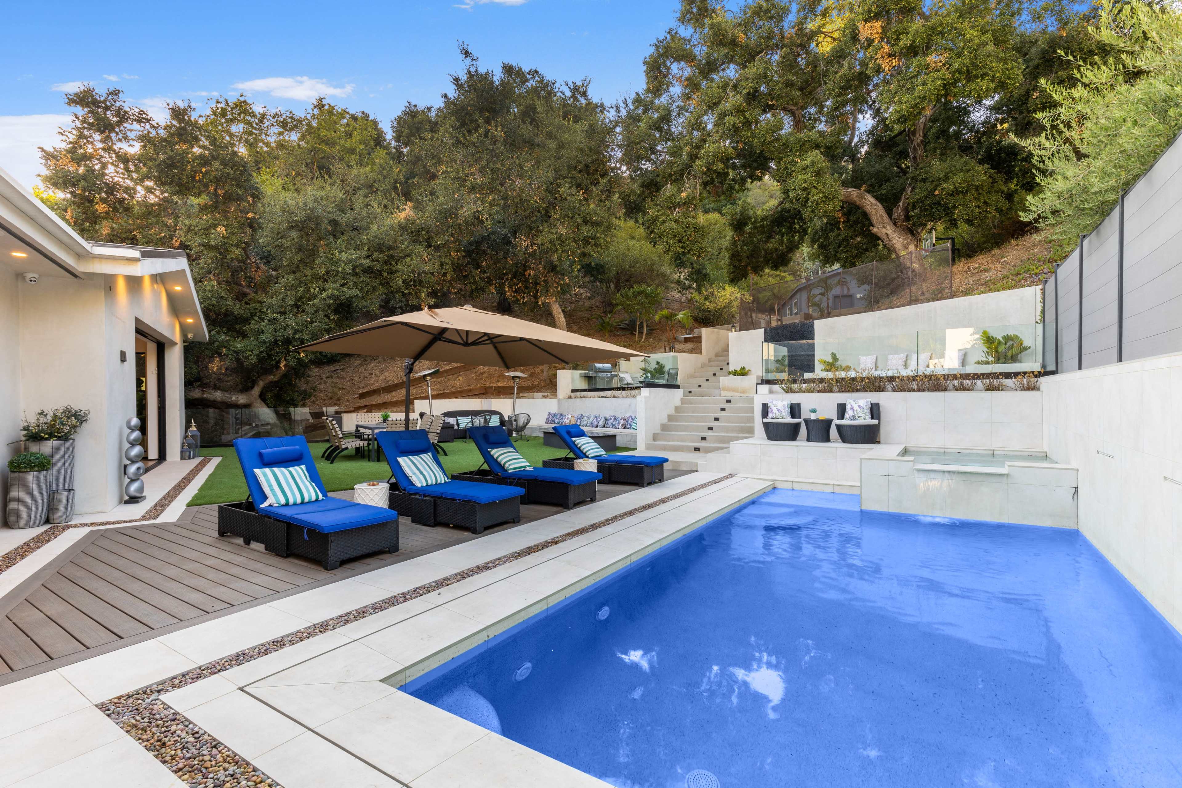 CONTEMPORARY VILLA WITH RESORT-STYLE GROUNDS Image in Central LA, Los Angeles, CA