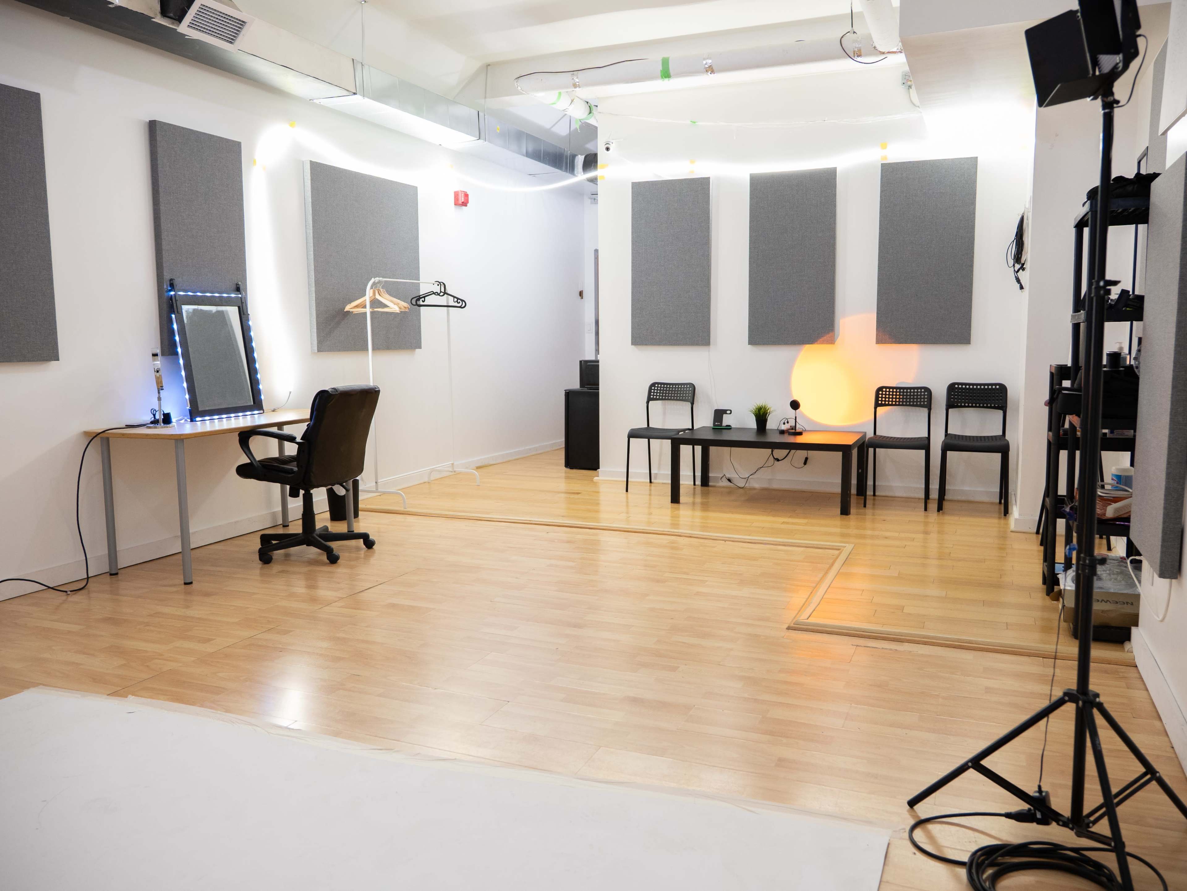 Simple backdrop studio - New Toronto Image in New Toronto, Etobicoke, ON
