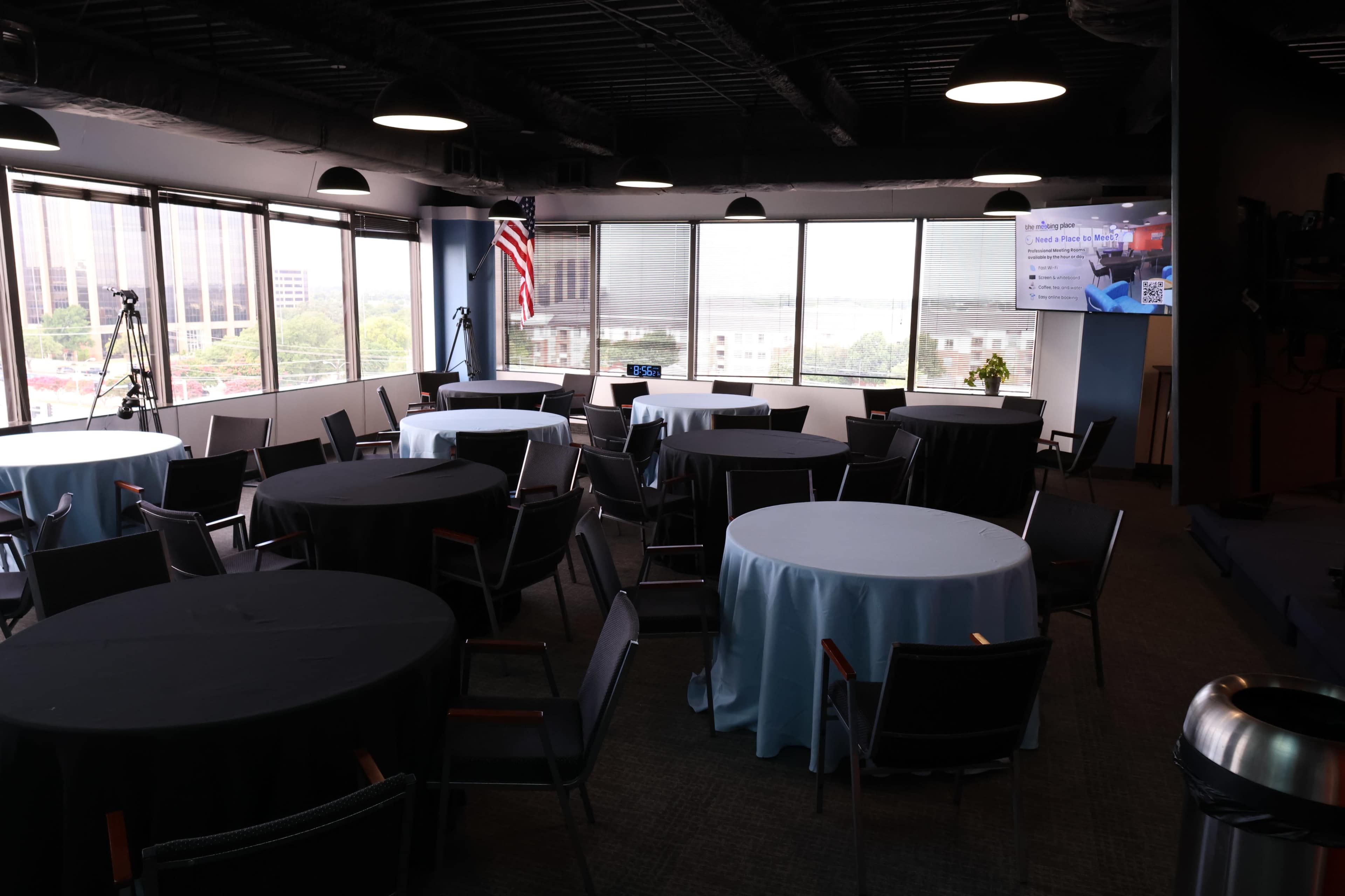 North Dallas Top-Floor Event Space for Meetings or Social Gatherings Image in Farmers Branch, Dallas, TX