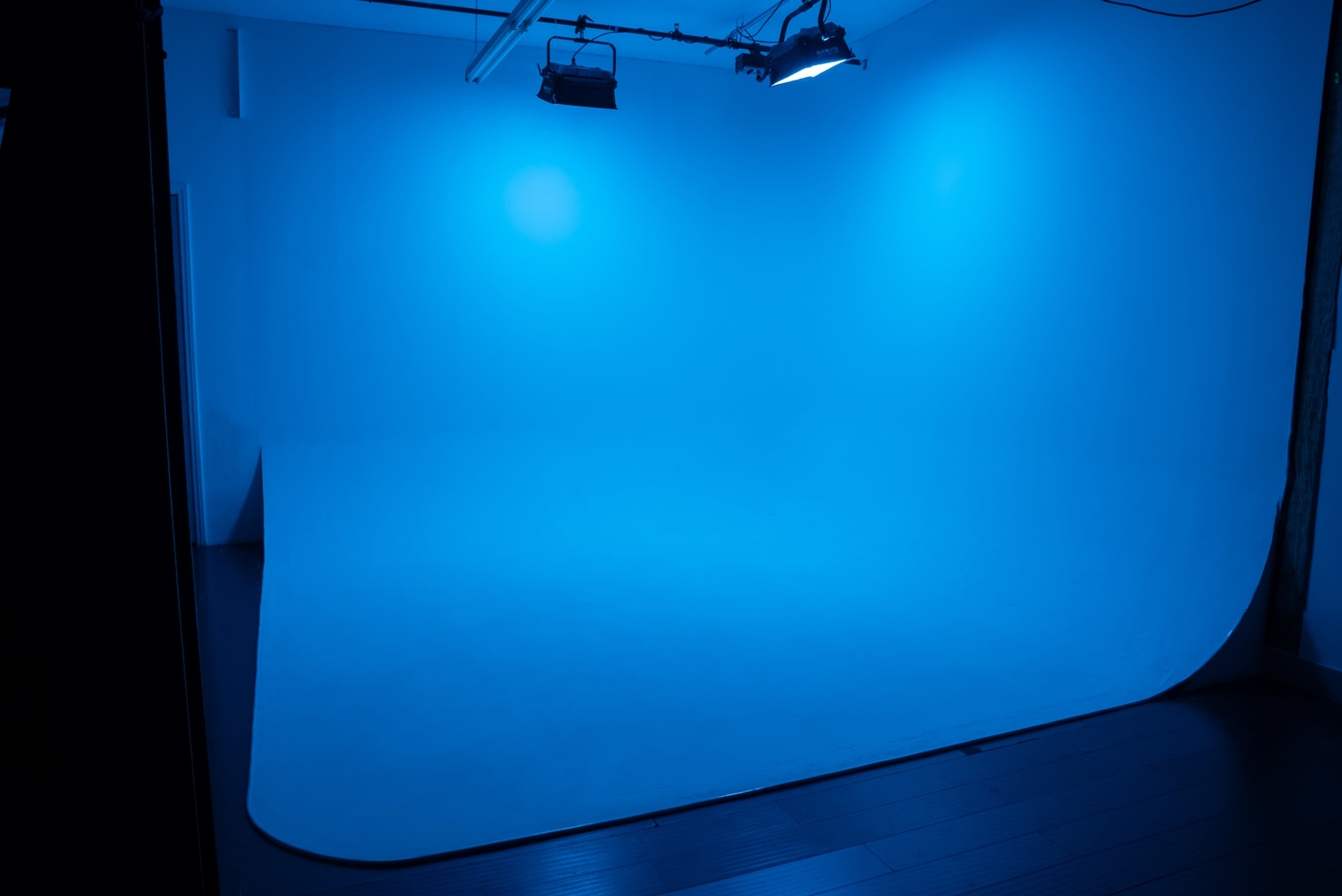Downtown Loft Studio with AC and White Cyclorama Image in Fashion District, Los Angeles, CA