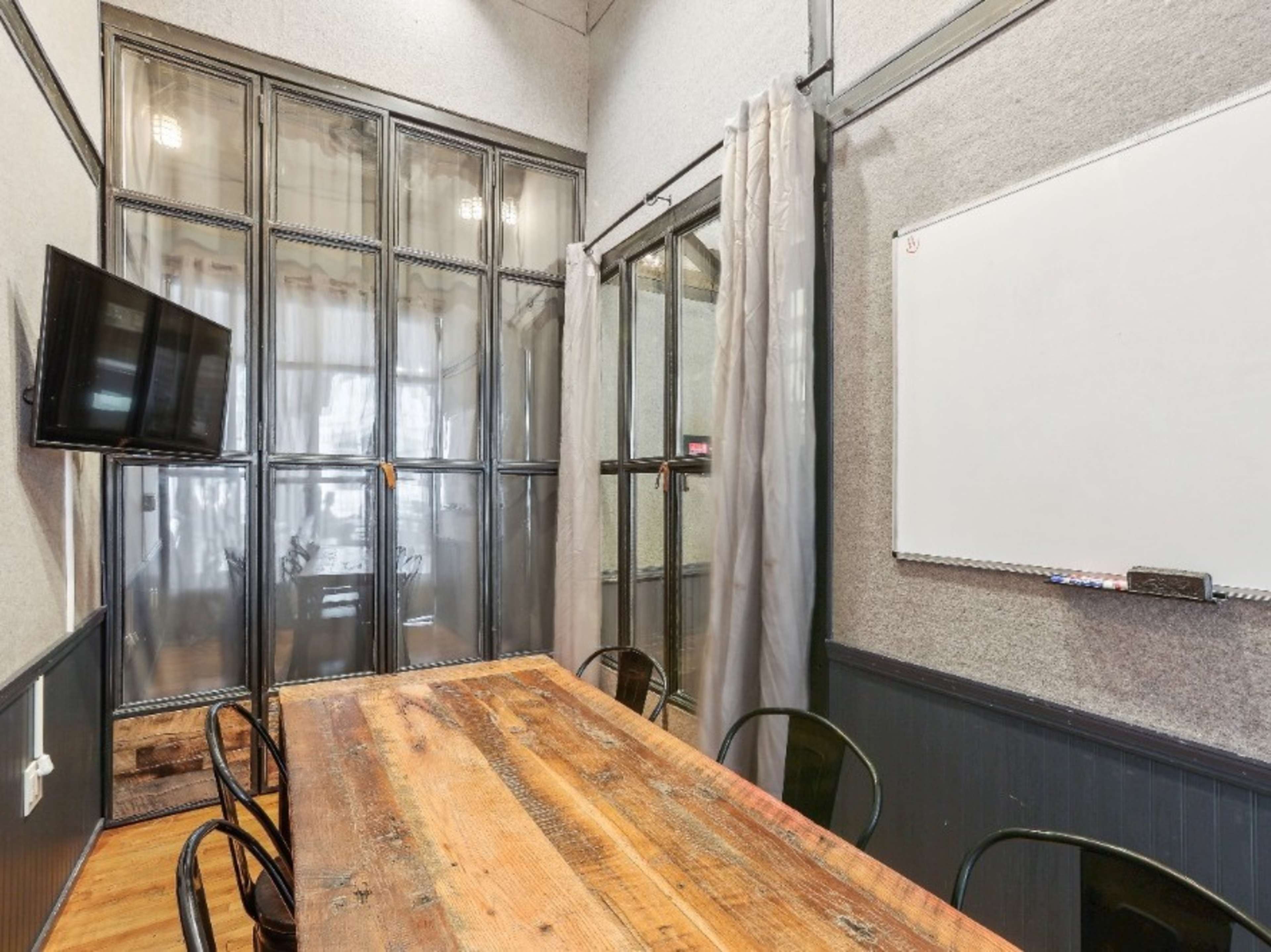 Lounge area for 6 people