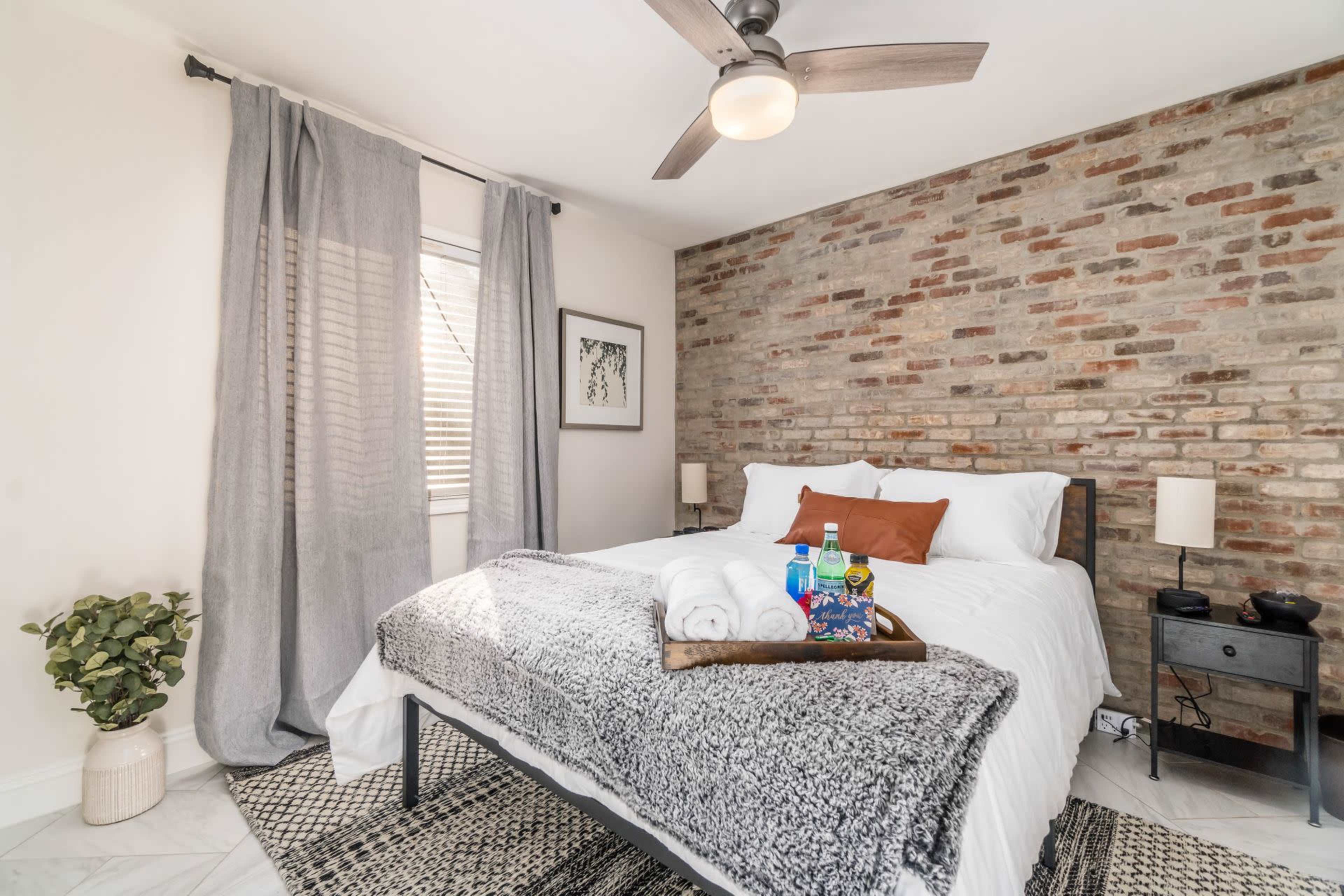 Newly Renovated Condo Image in Victorian Village, Columbus, OH
