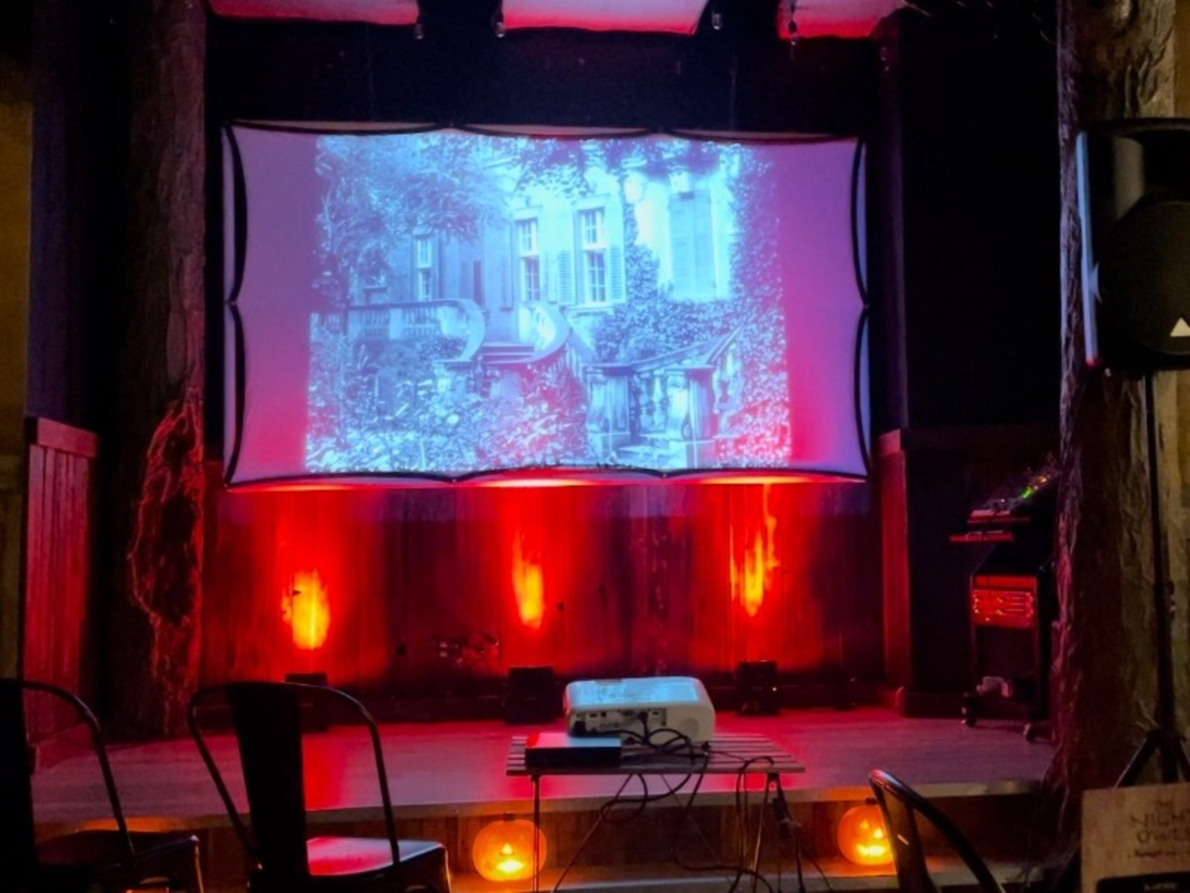 Projector and screen