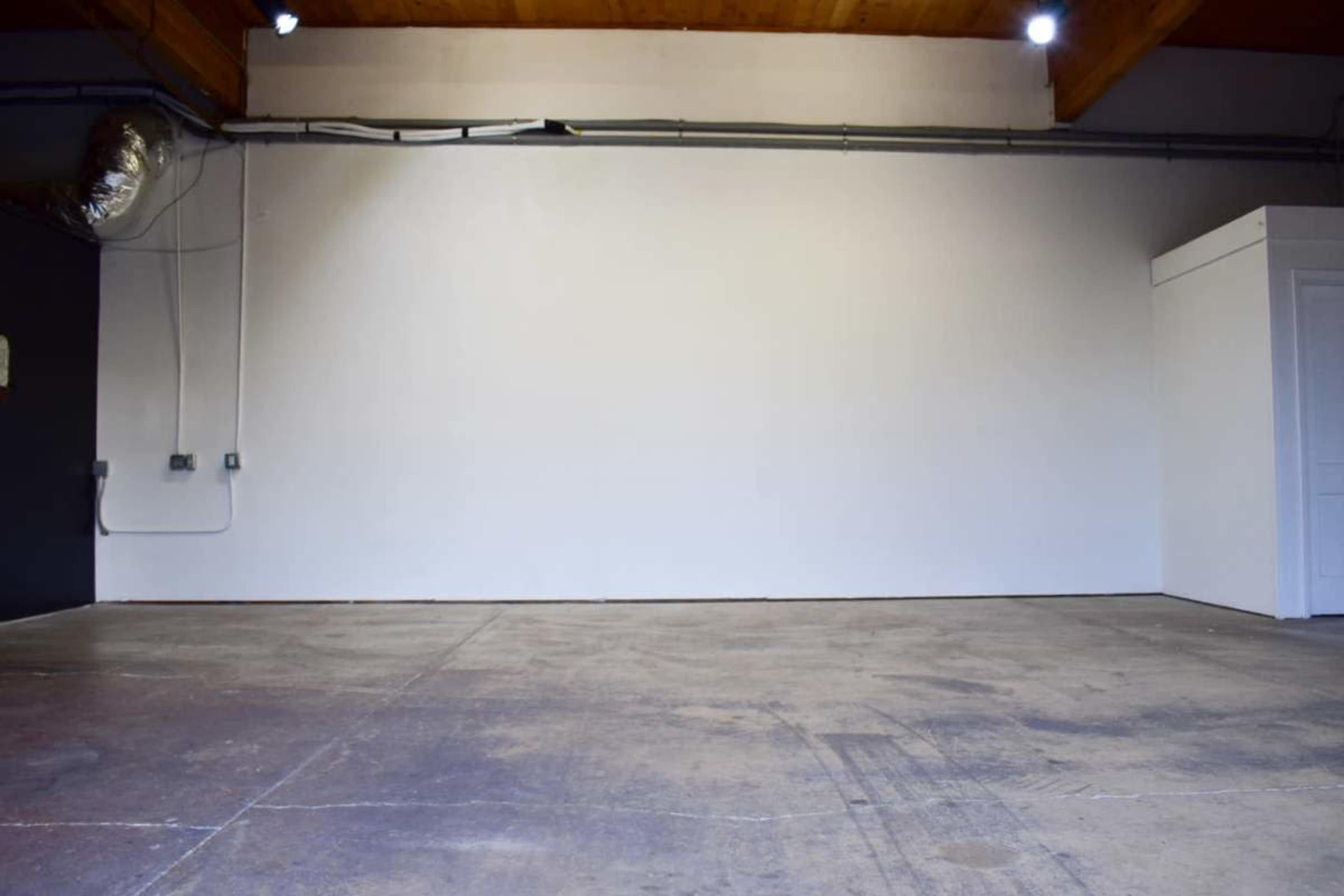 Downtown Studio with Industrial and Rustic Atmosphere Image in McMinnville, Mcminnville, OR