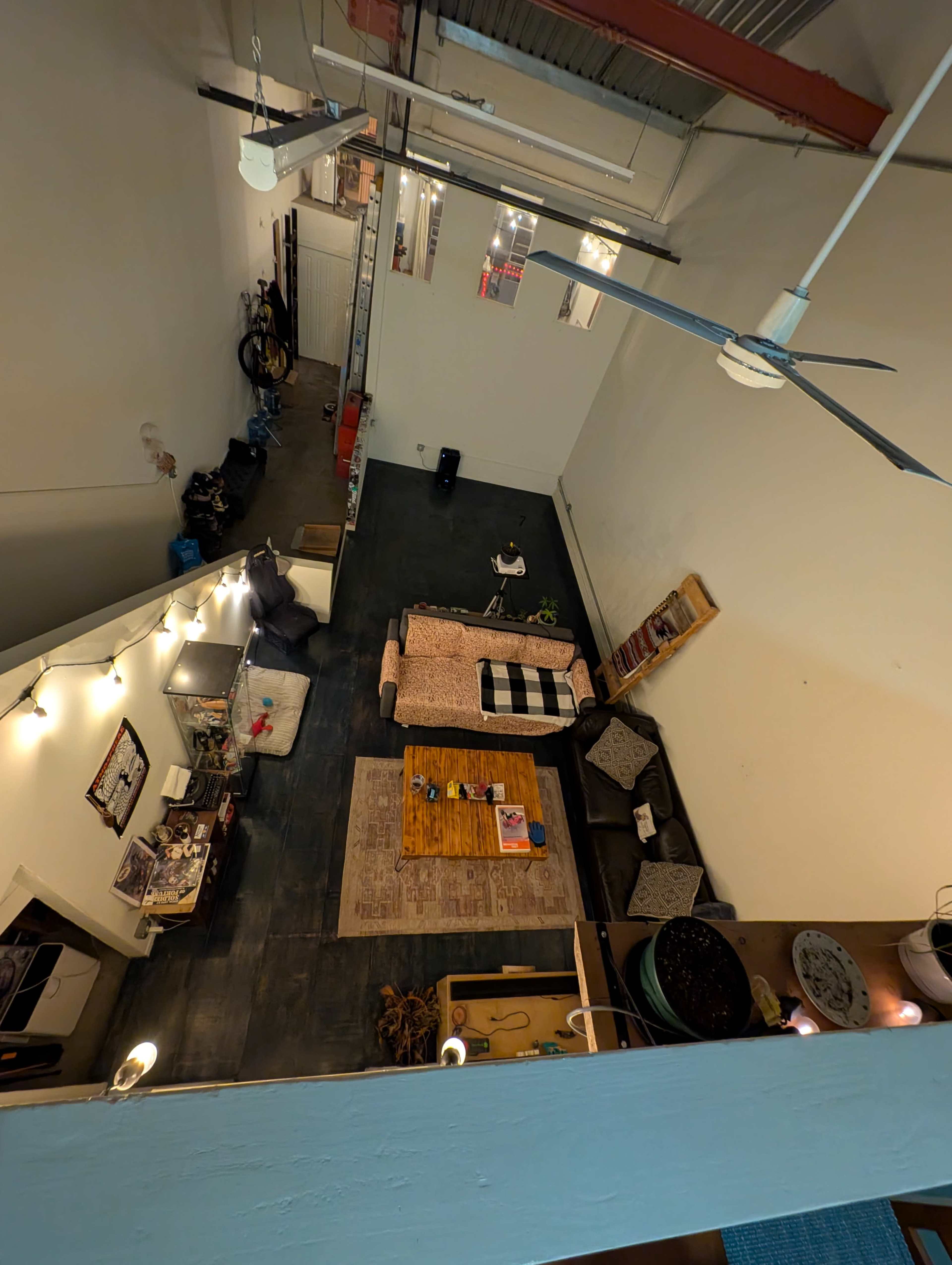 Industrial Loft space with 20+ foot high ceilings Image in Coliseum Industrial, Oakland, CA