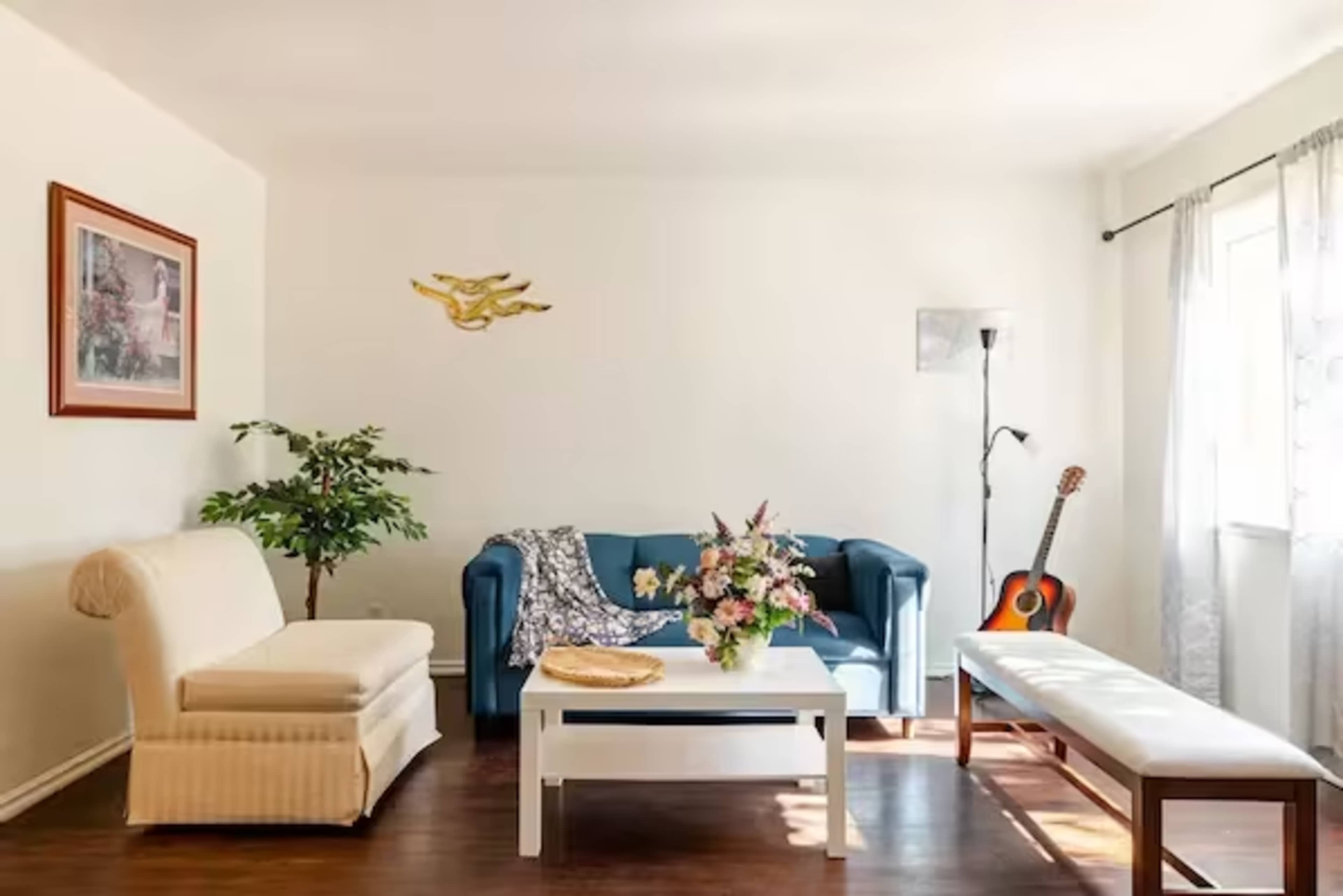 Close to UCR campus! Free parking! King beds! Mountain View! Image in University, Riverside, CA