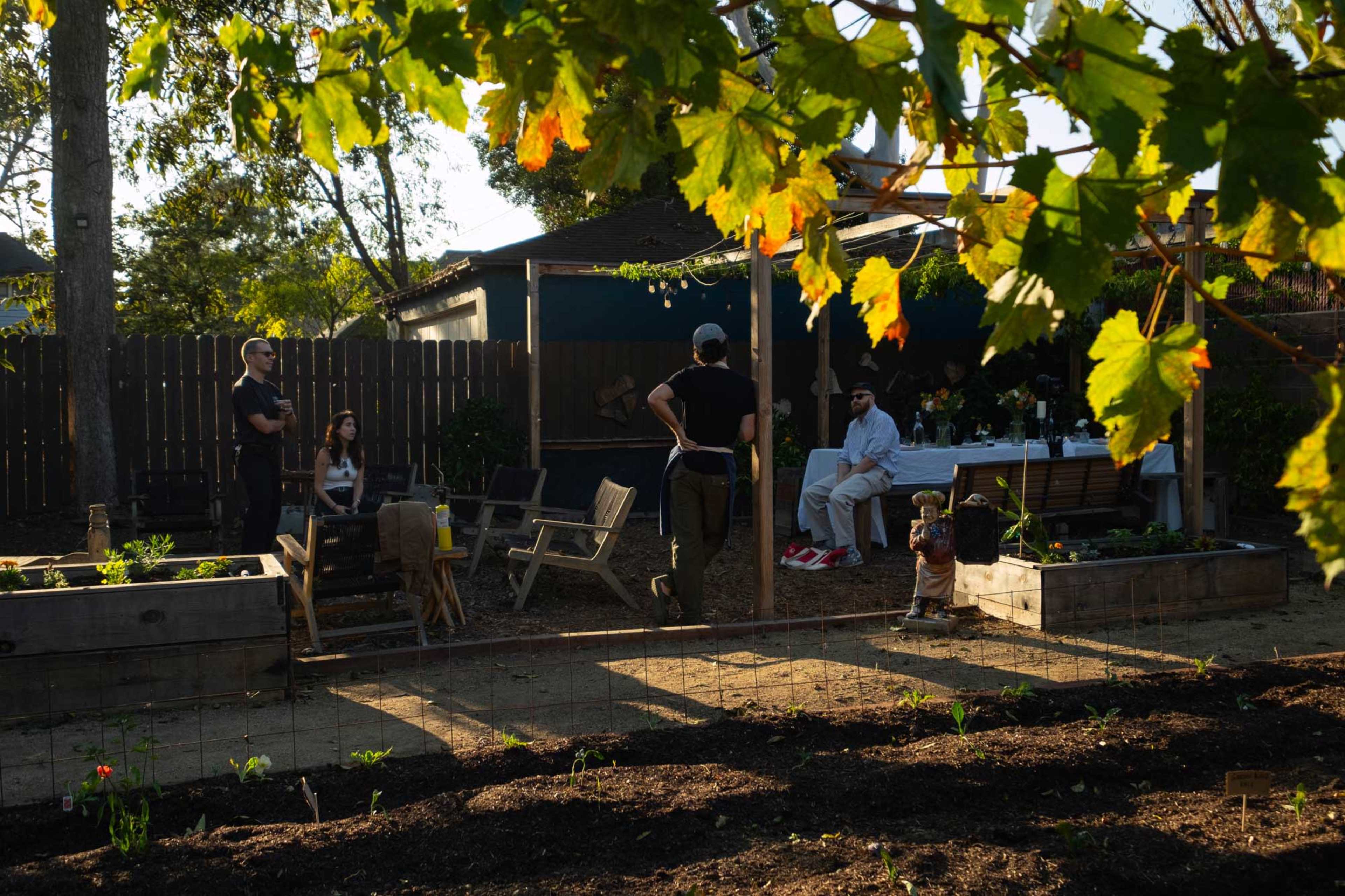 Central Los Angeles Garden Image in Arlington Heights, LOS ANGELES, CA