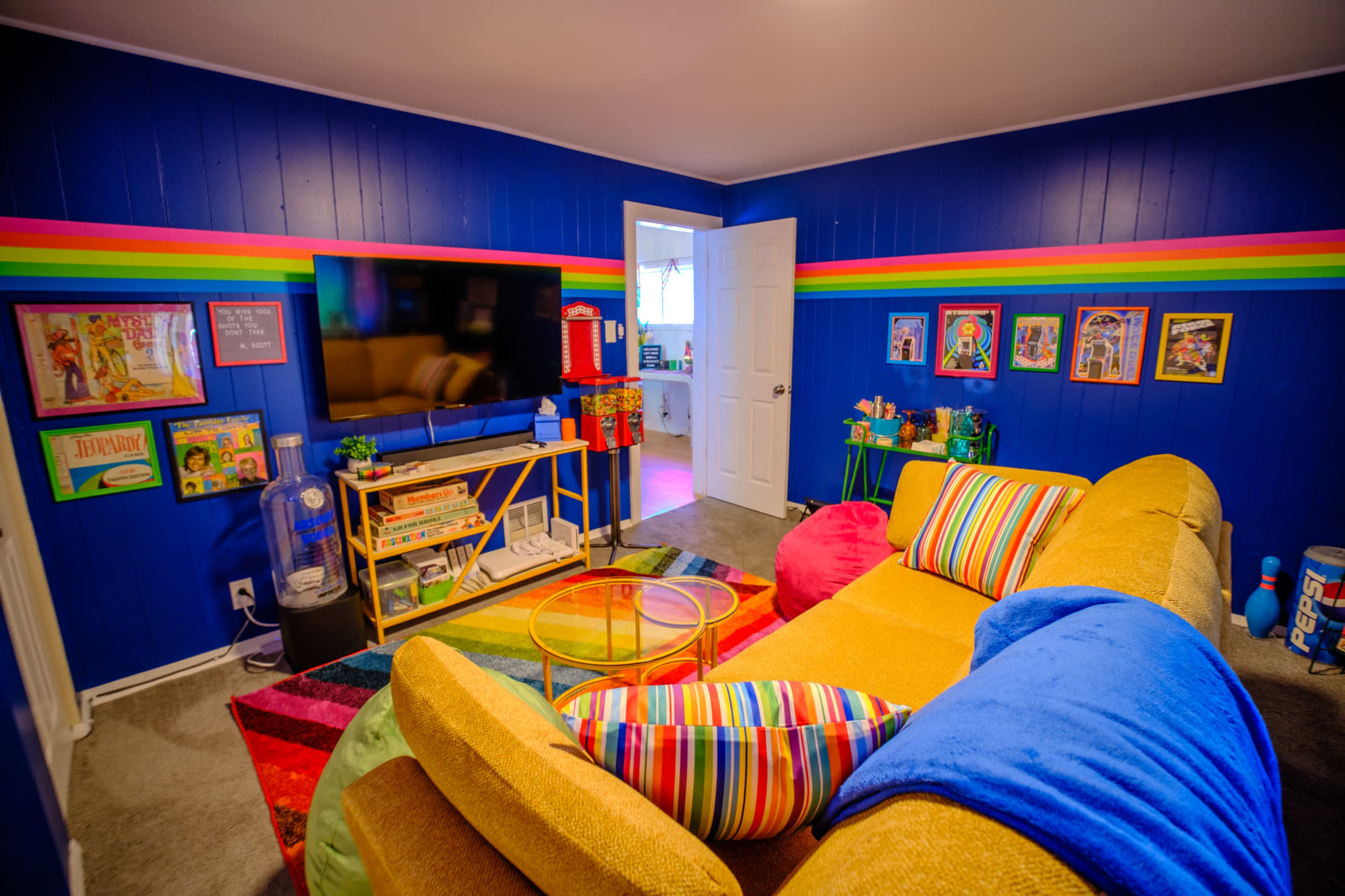 48th & Vibes Retro Theme Home Image in Detroit - Shoreway, Cleveland, OH