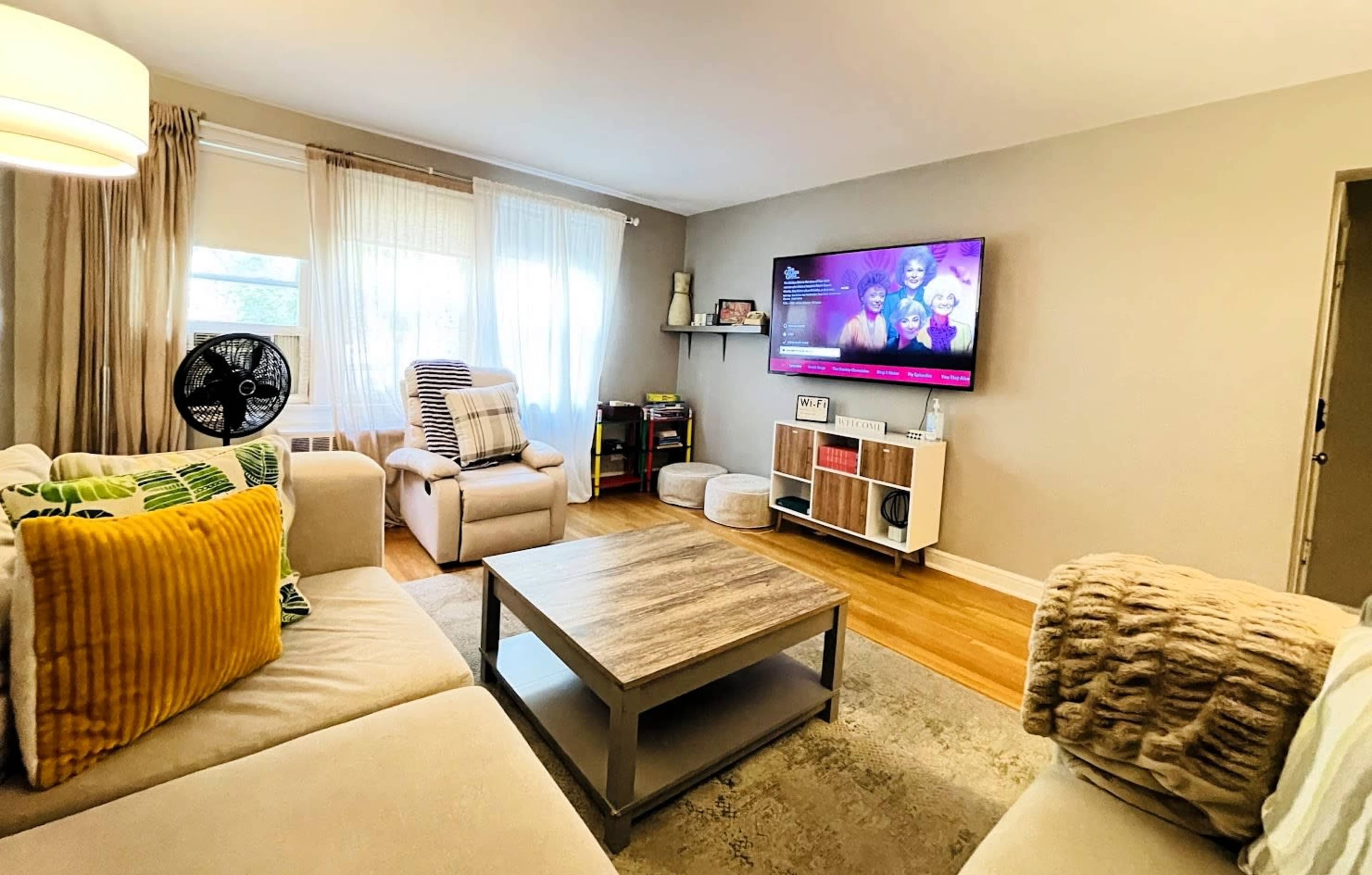 Golden Girls Inspired Retreat Image in Evanston, Evanston, IL