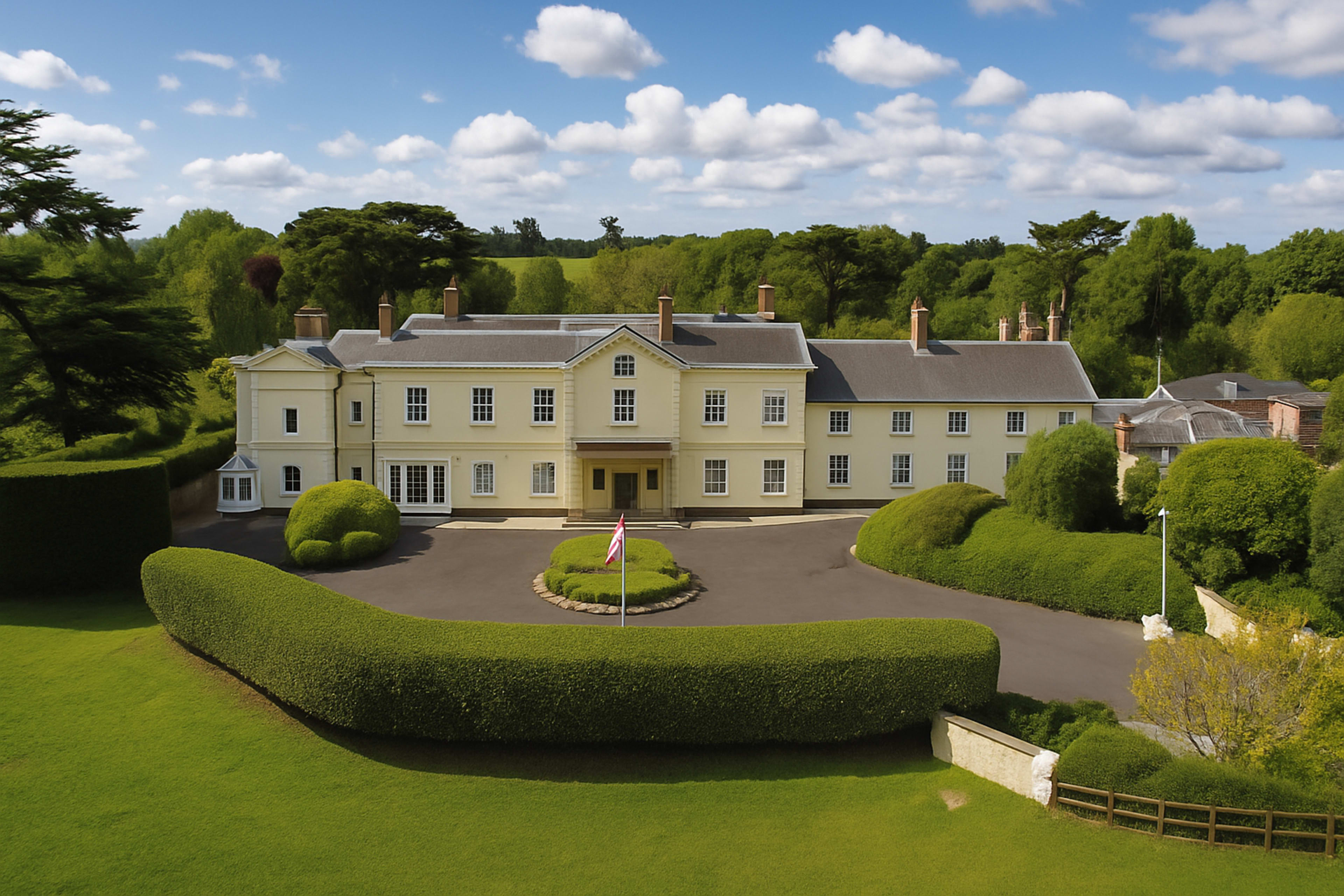 Grand Georgian Country Manor with Private Grounds & Lake Image in Moulton, Pitsford, ENG