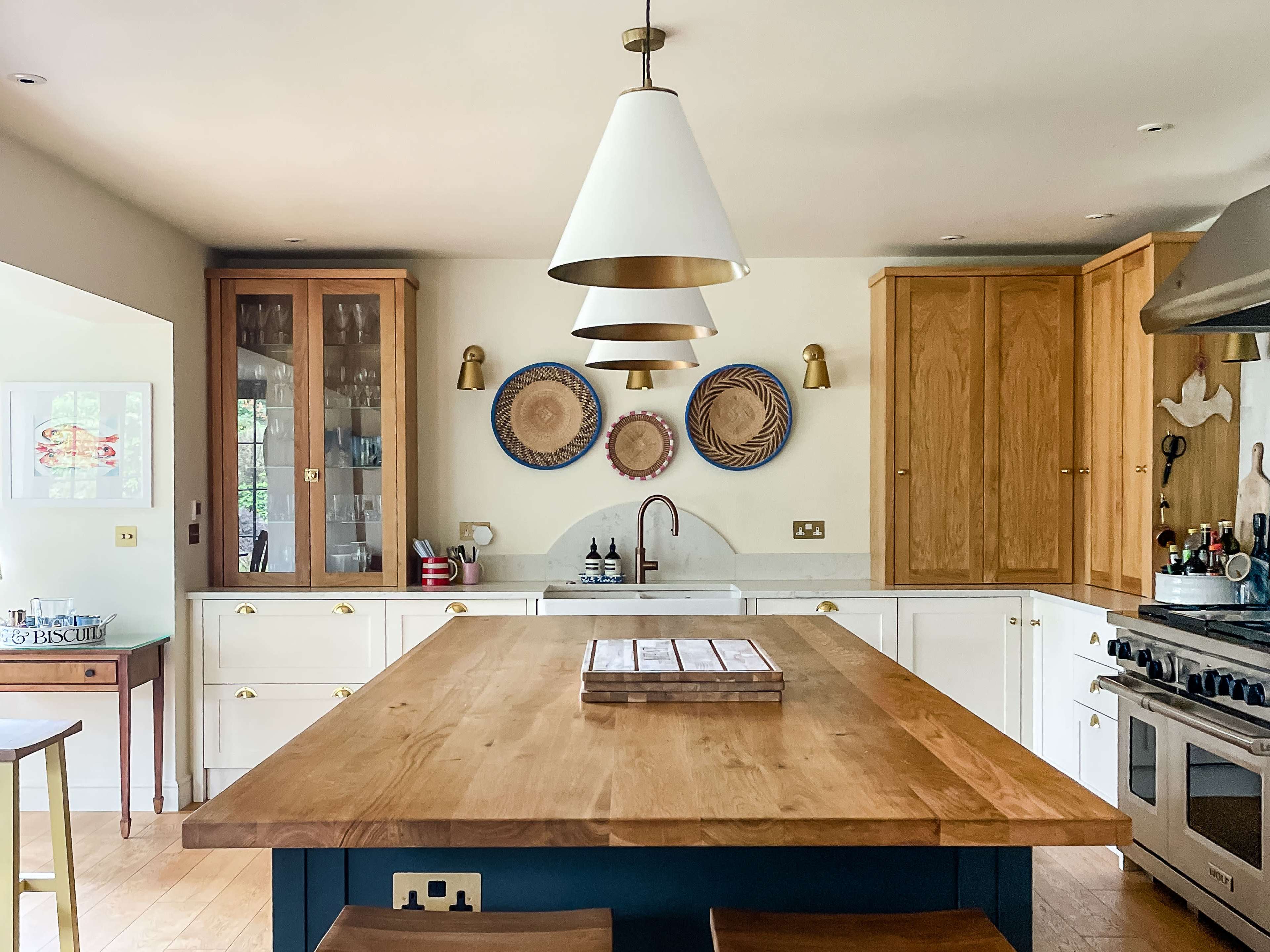 Cosy elegant country house with walled garden Image in Wonersh, Guildford, ENG