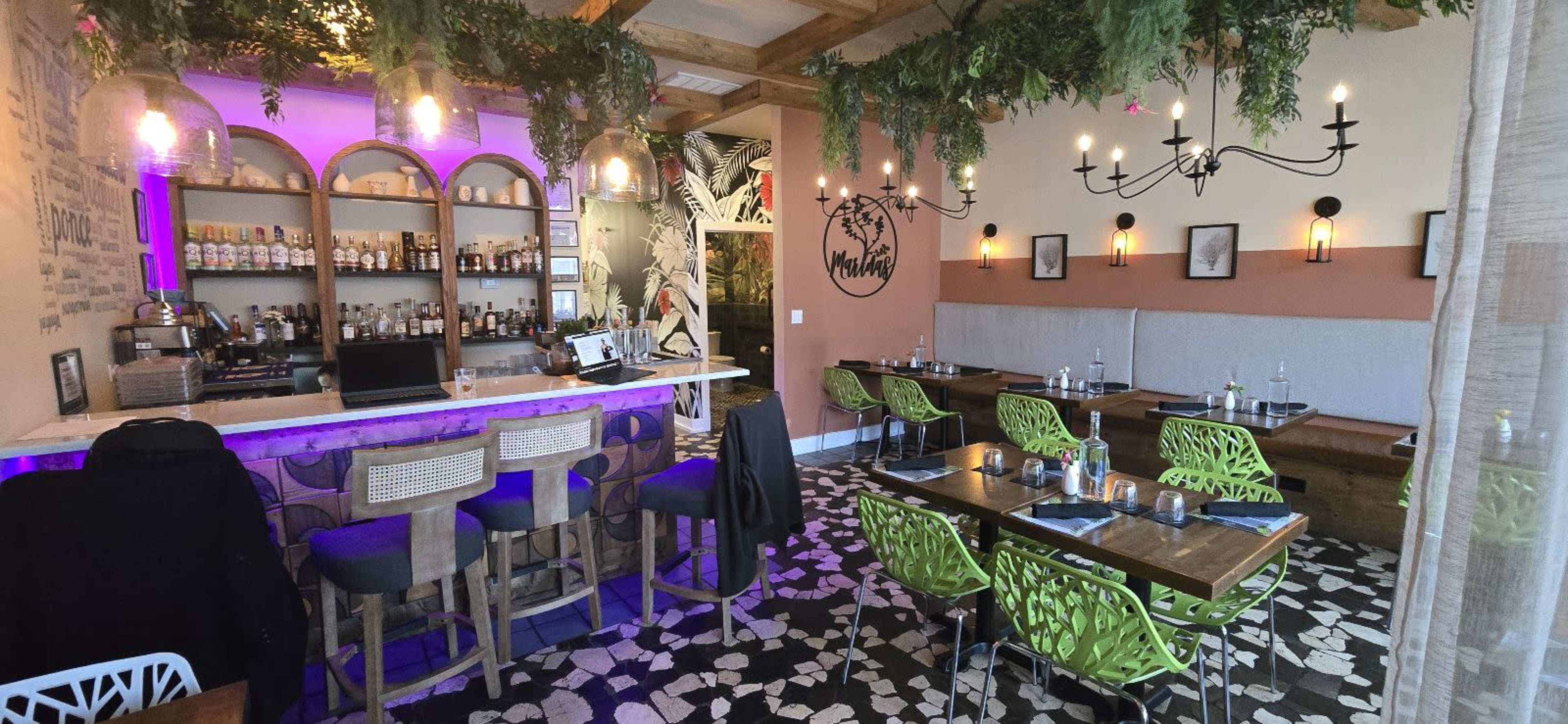 Uptown Chicago, Upscale Restaurant, high-end dinner parties. Image in Uptown, Chicago, IL