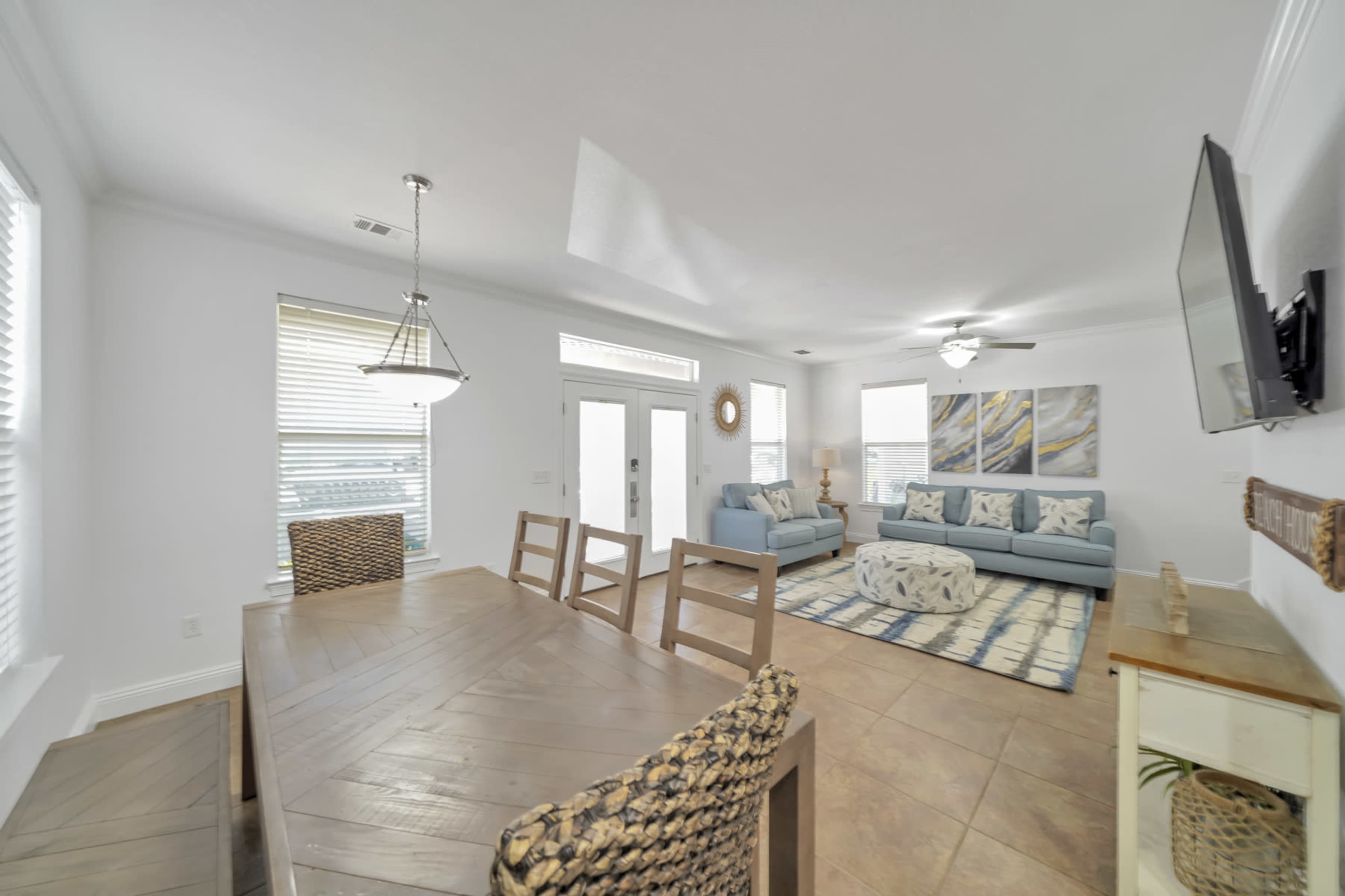 Luxurious Beach Getaway with Spacious Rooms, Pool Access & Modern Amenities Image in Destin, Destin, FL