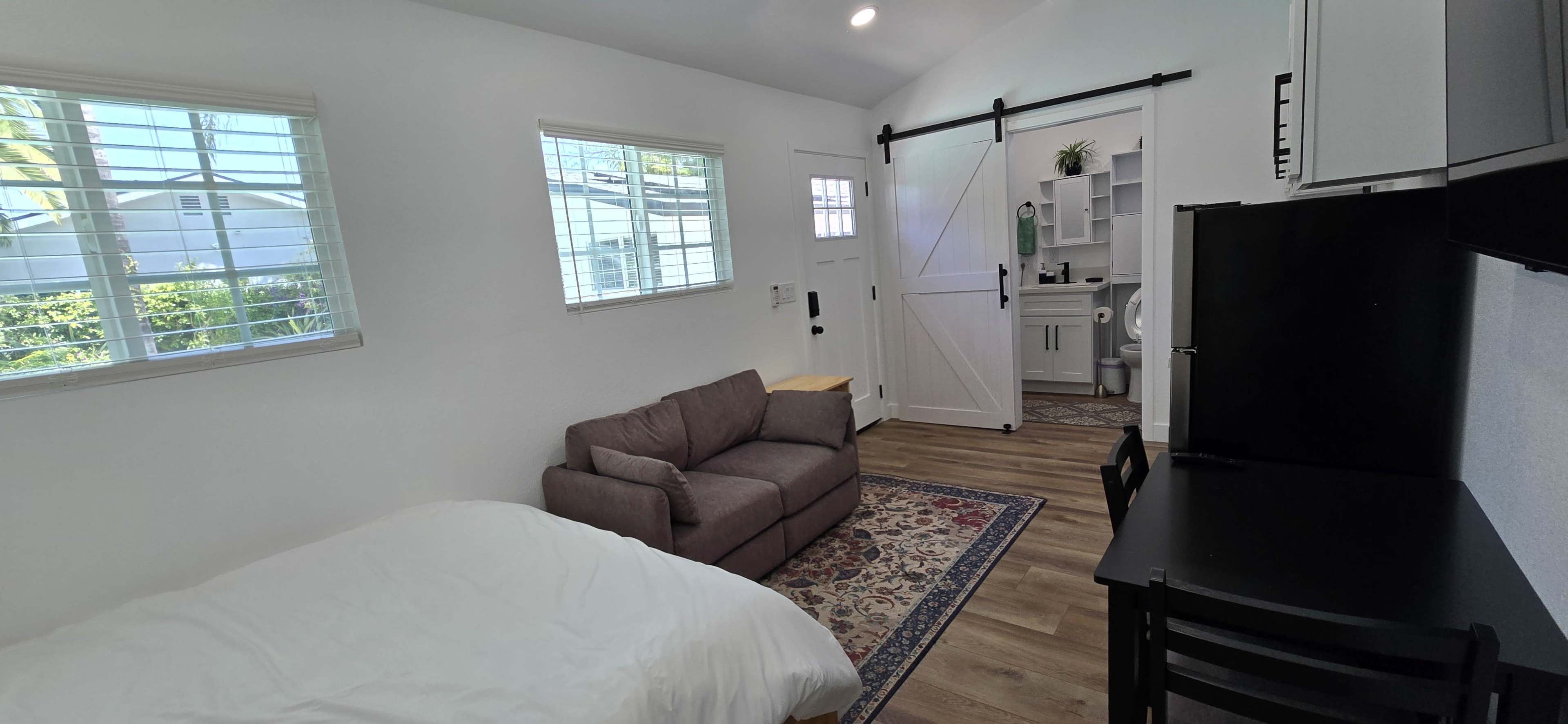 Studio Apartment Pool House Image in Westminster, Westminster, CA