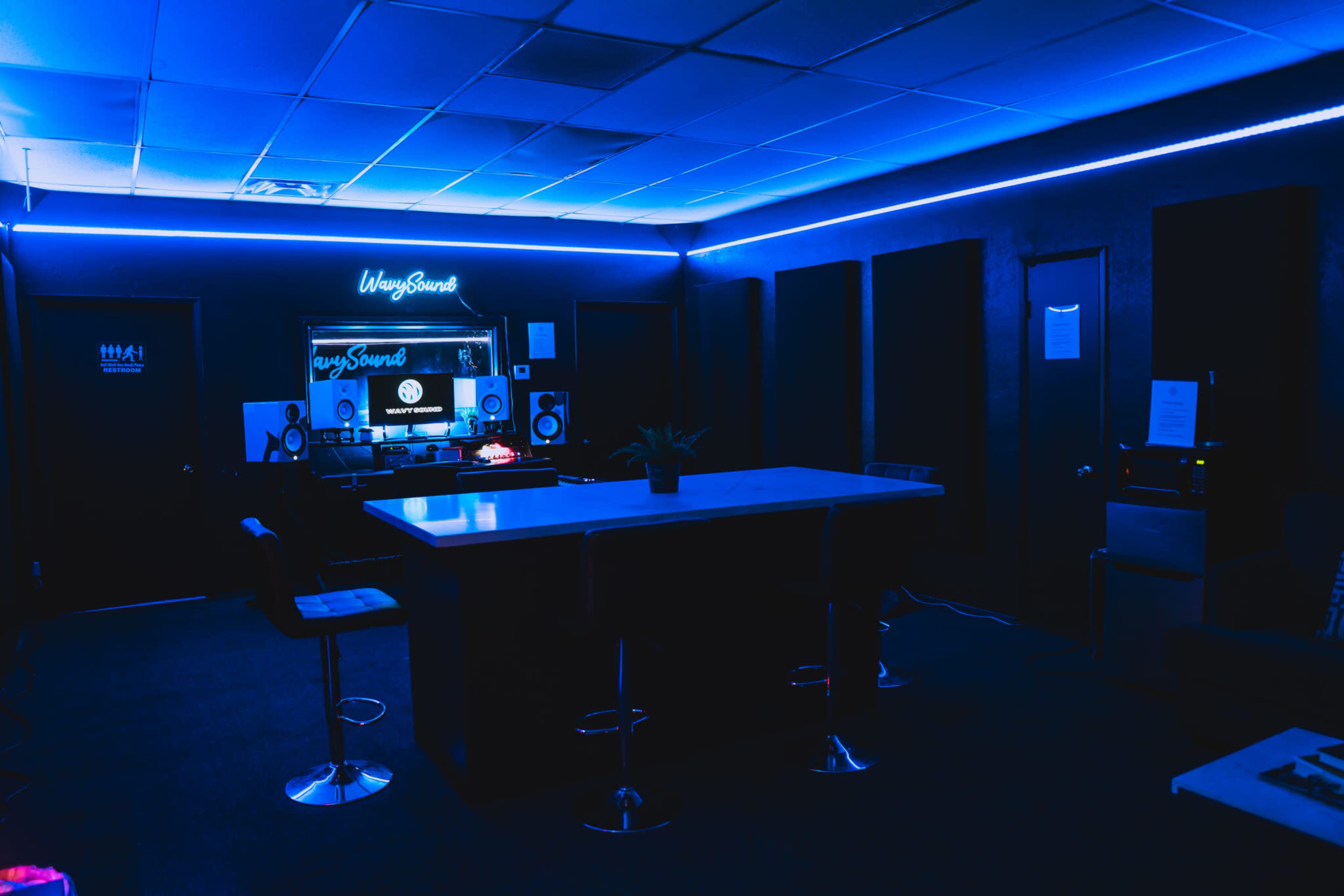 Wavy Sound Priemer Room Image in College East, San Diego, CA