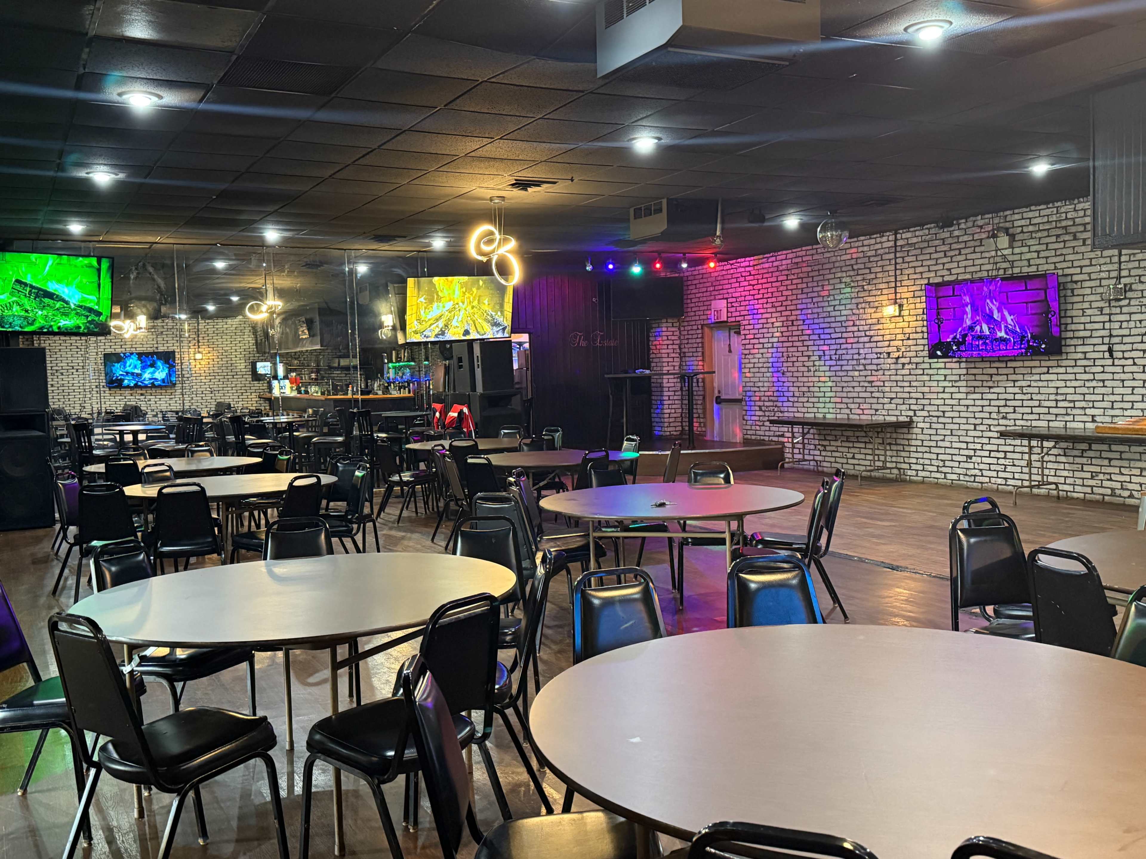 Beautiful Event Venue with Exposed Brick Image in Lyons Township, Justice, IL