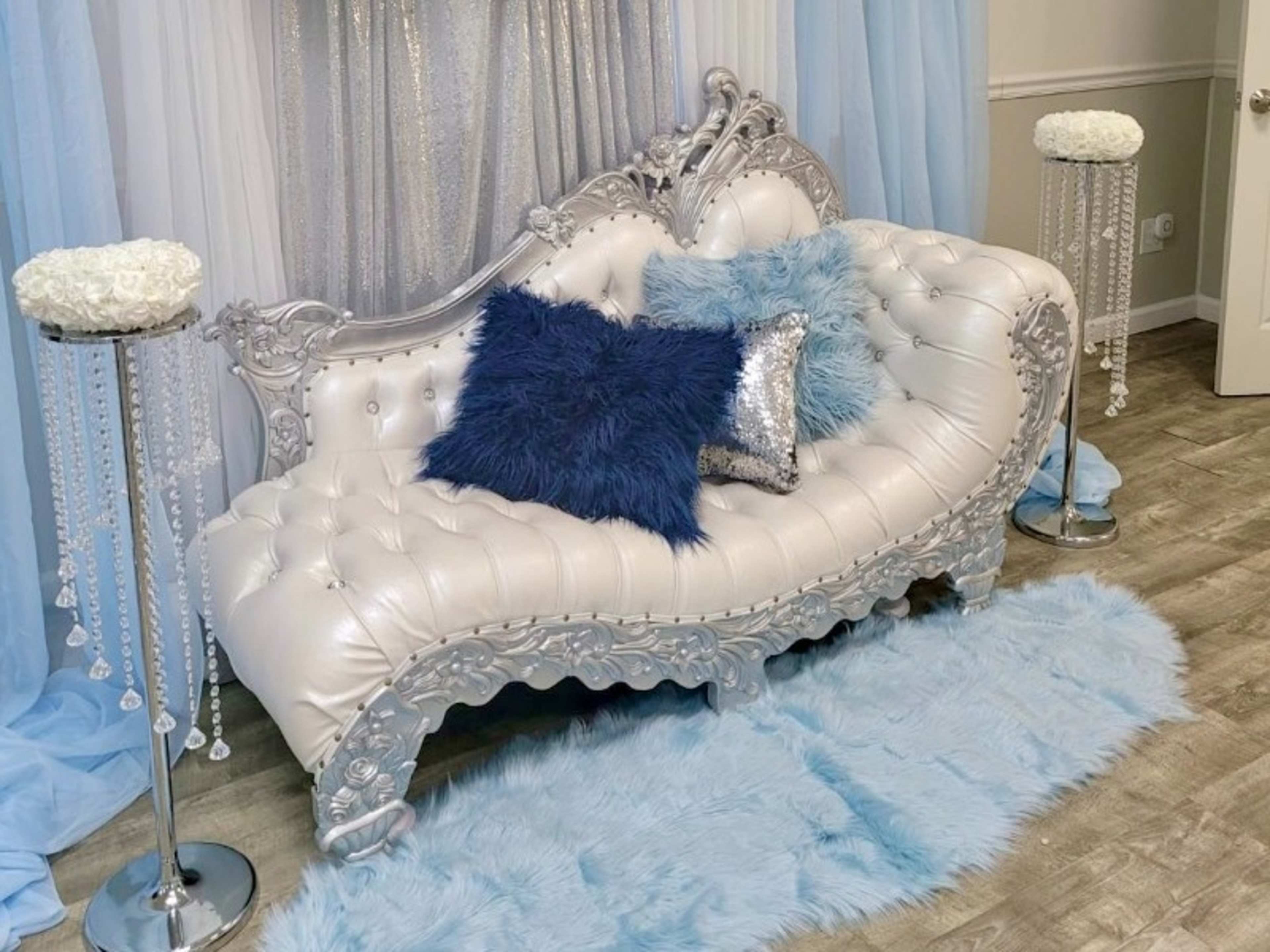 Double Throne Chair