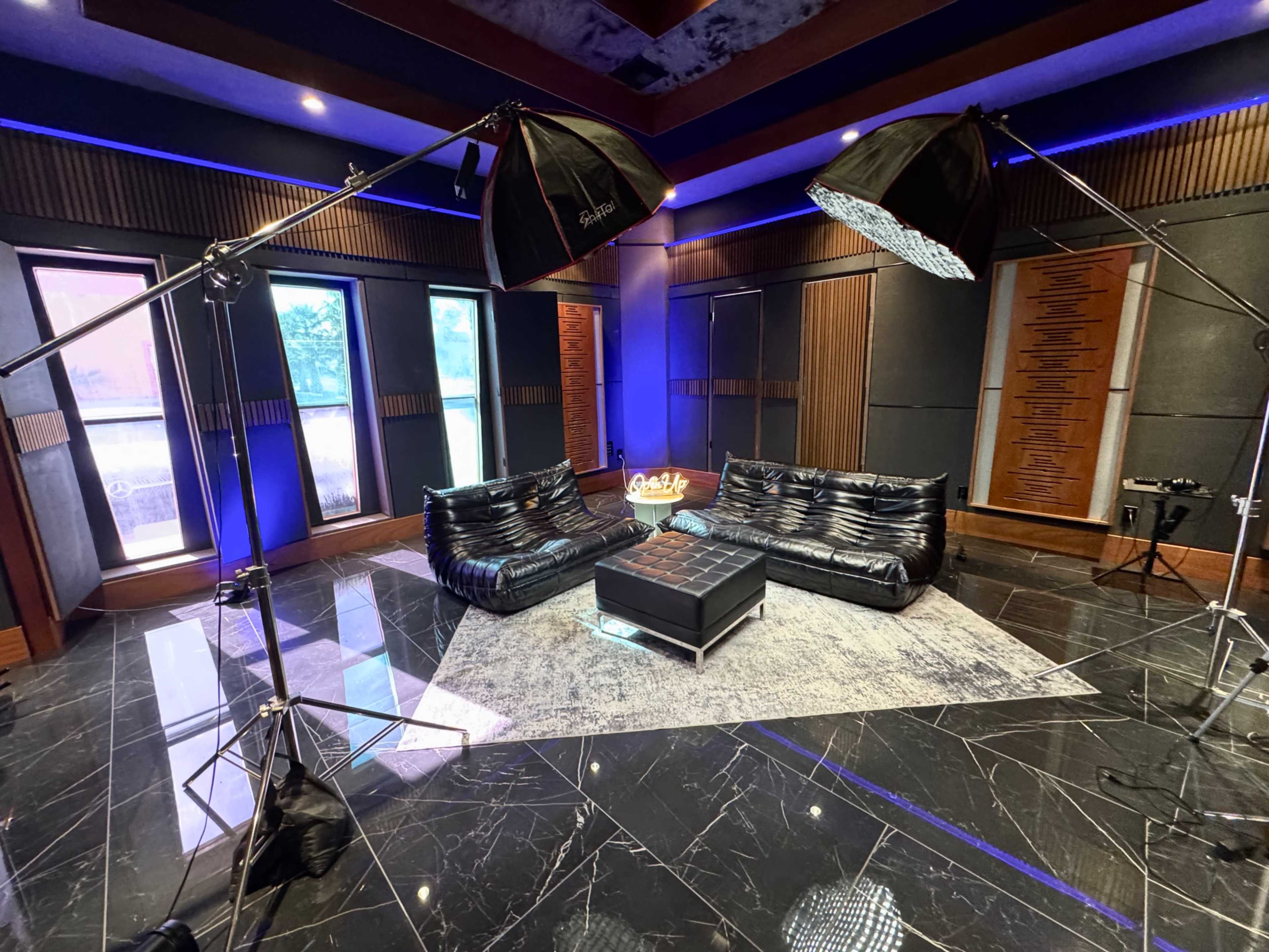 Strip Adjacent Executive Meeting Studio Image in Paradise, Las Vegas, NV
