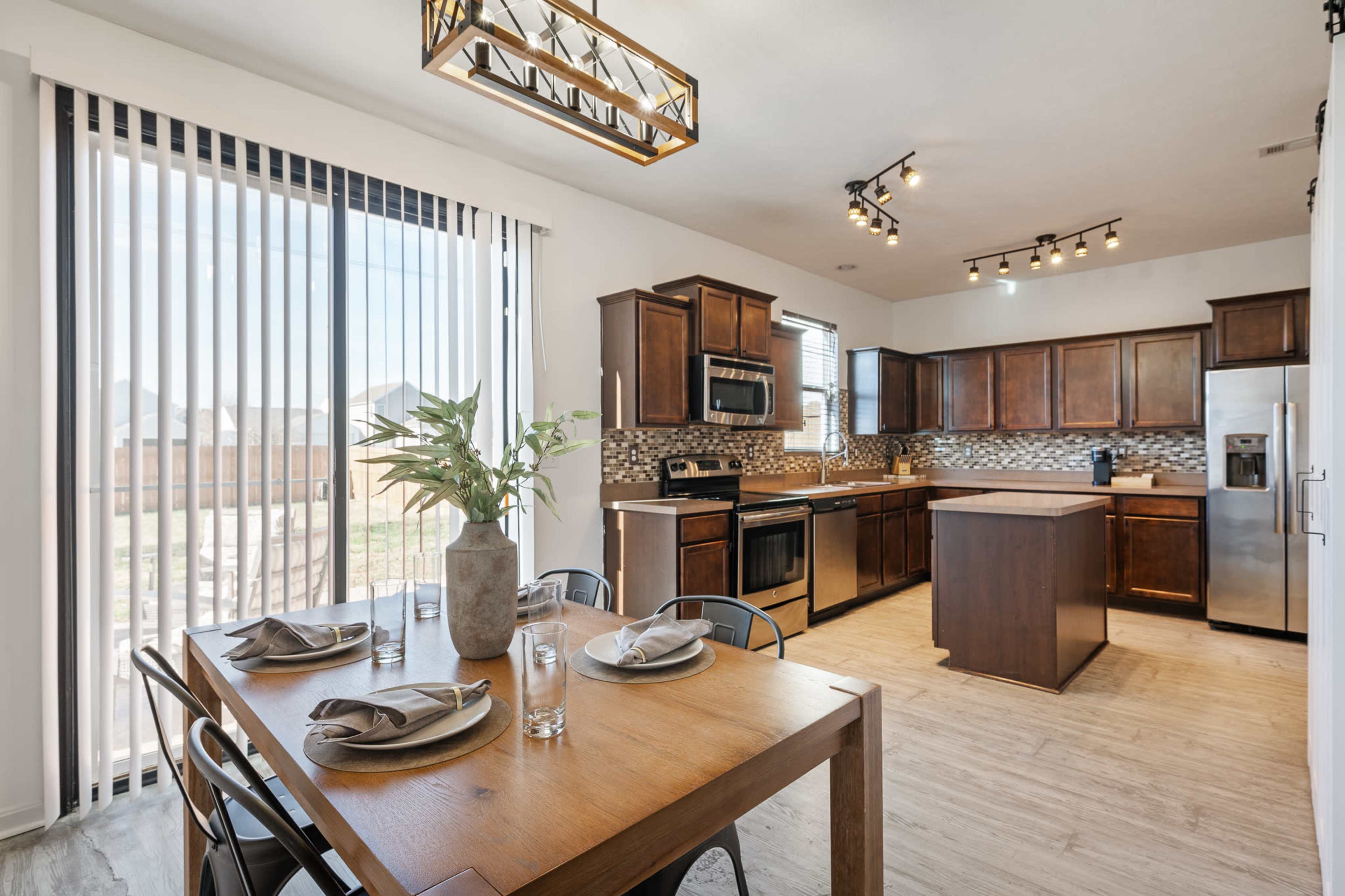 12 Mins to Louisville, Game Room, Large fully fenced back yard Image in Jeffersonville Township, Jeffersonville, IN