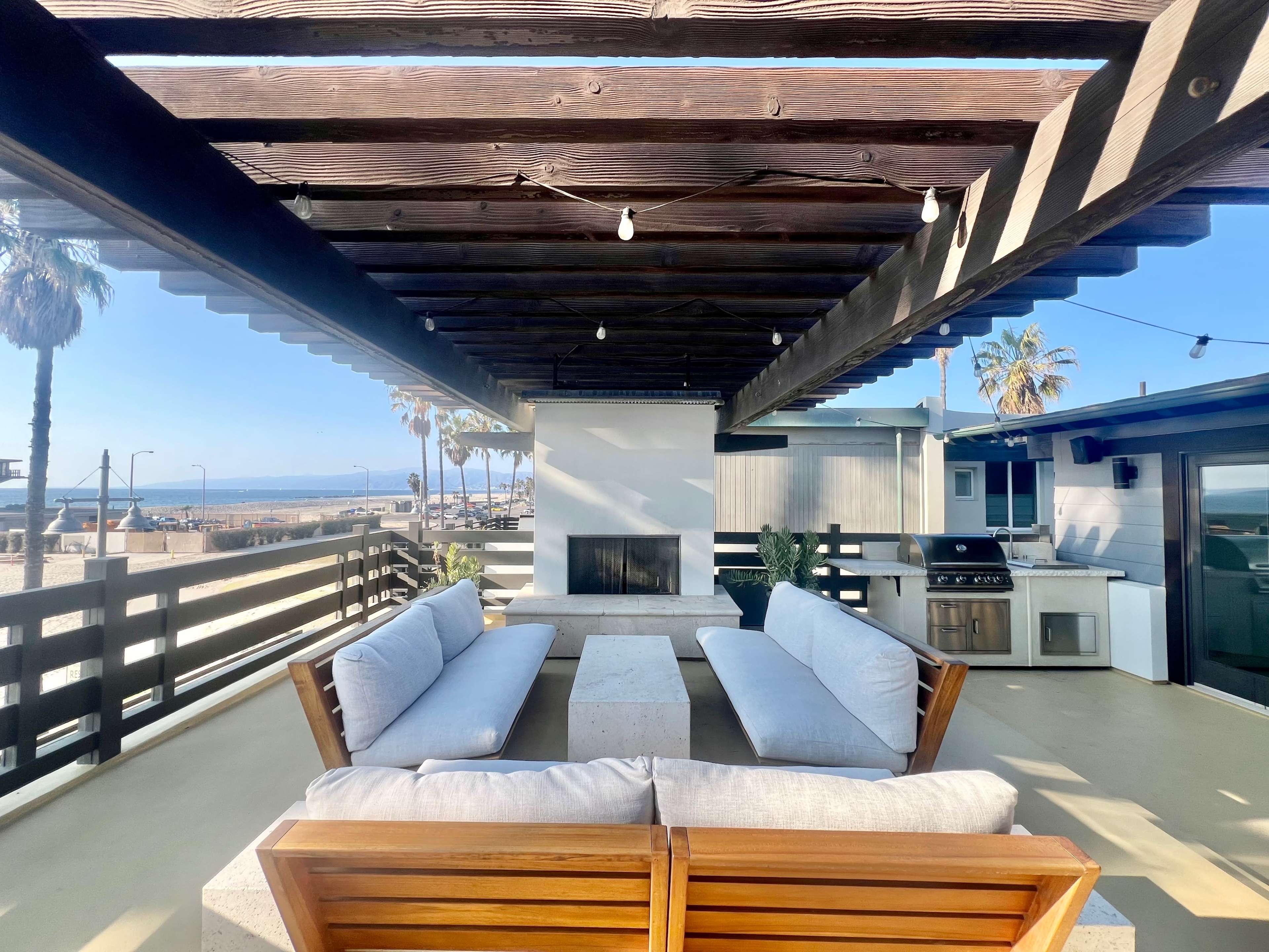 Fantastic Beachfront Townhome with rooftop deck Image in Venice, Venice, CA