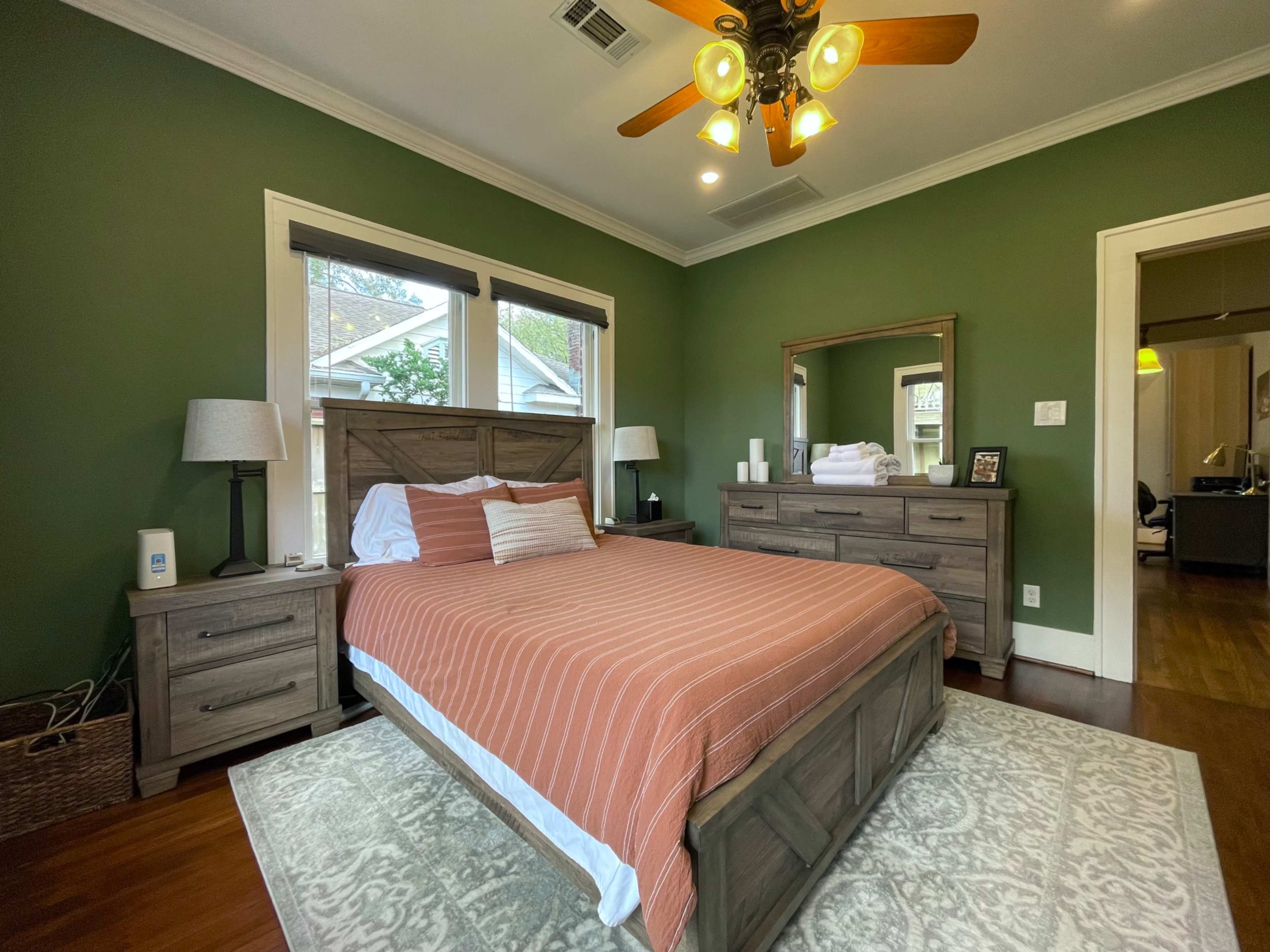Cozy 100yr old bungalow in quaint neighborhood Image in Woodland Heights, Houston, TX