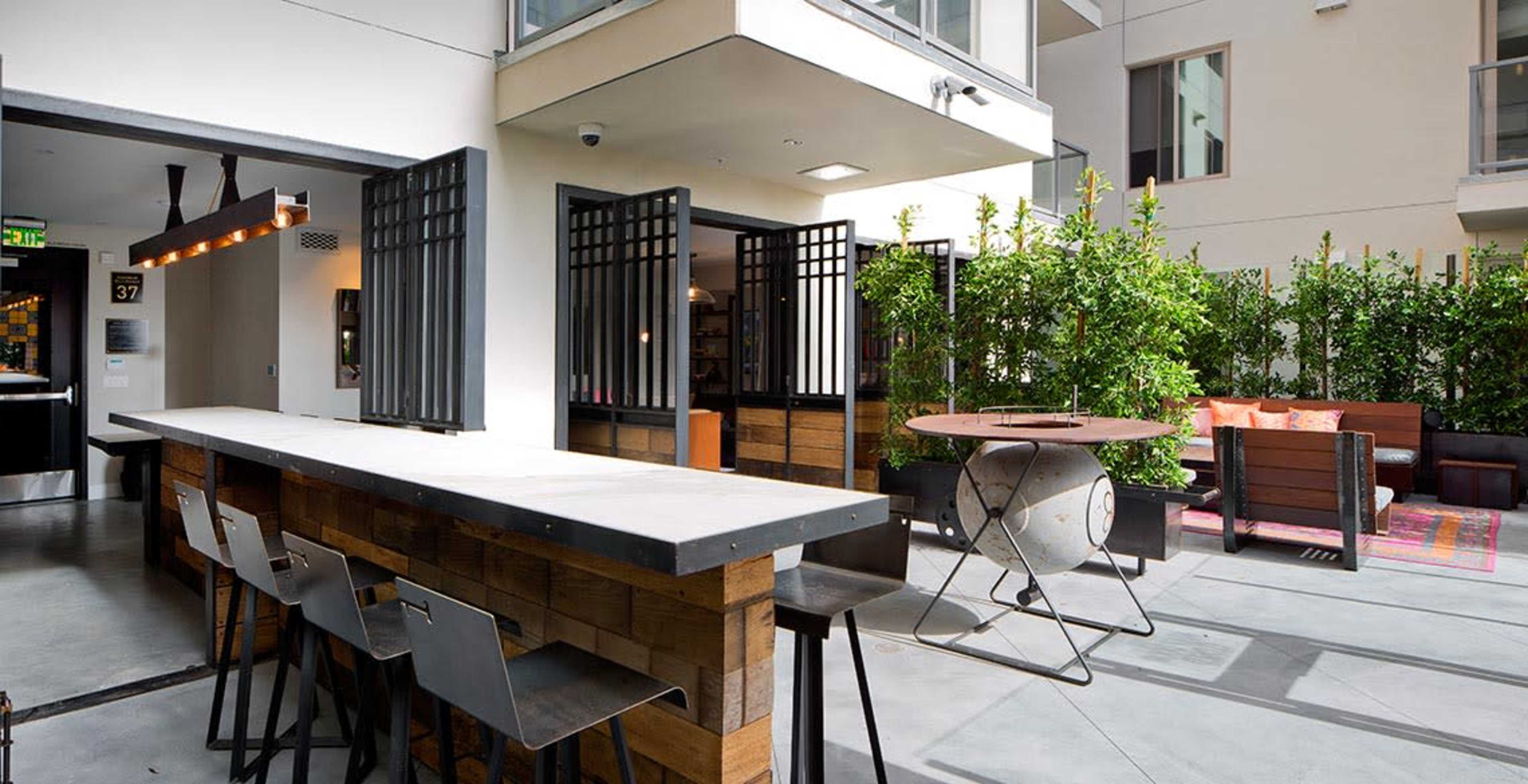 Amazing Lounge with Kitchenette Image in Bankers Hill, San Diego, CA