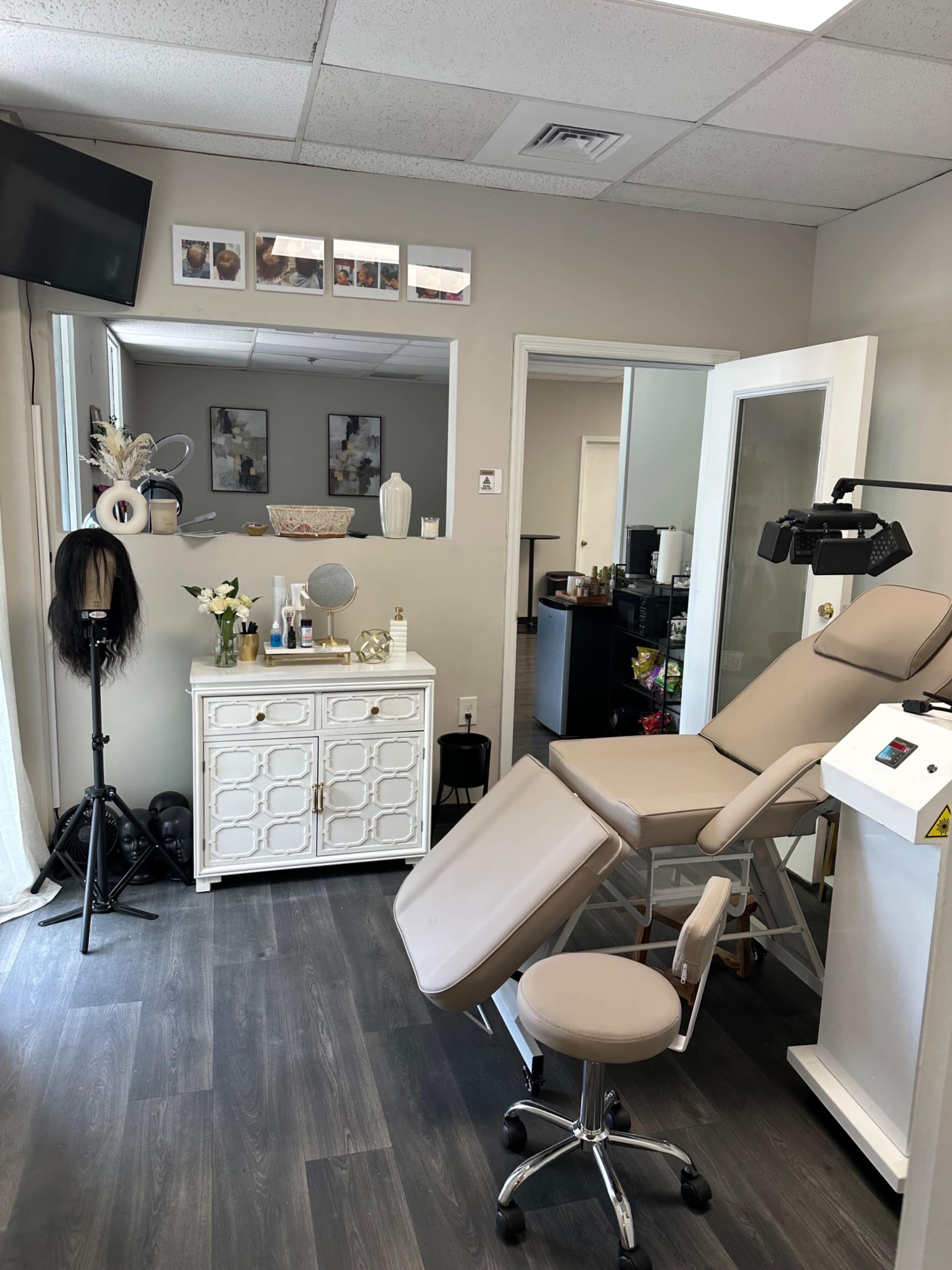 Spacious & Simplistic Salon Space Image in Sandy Springs, Sandy Springs, GA