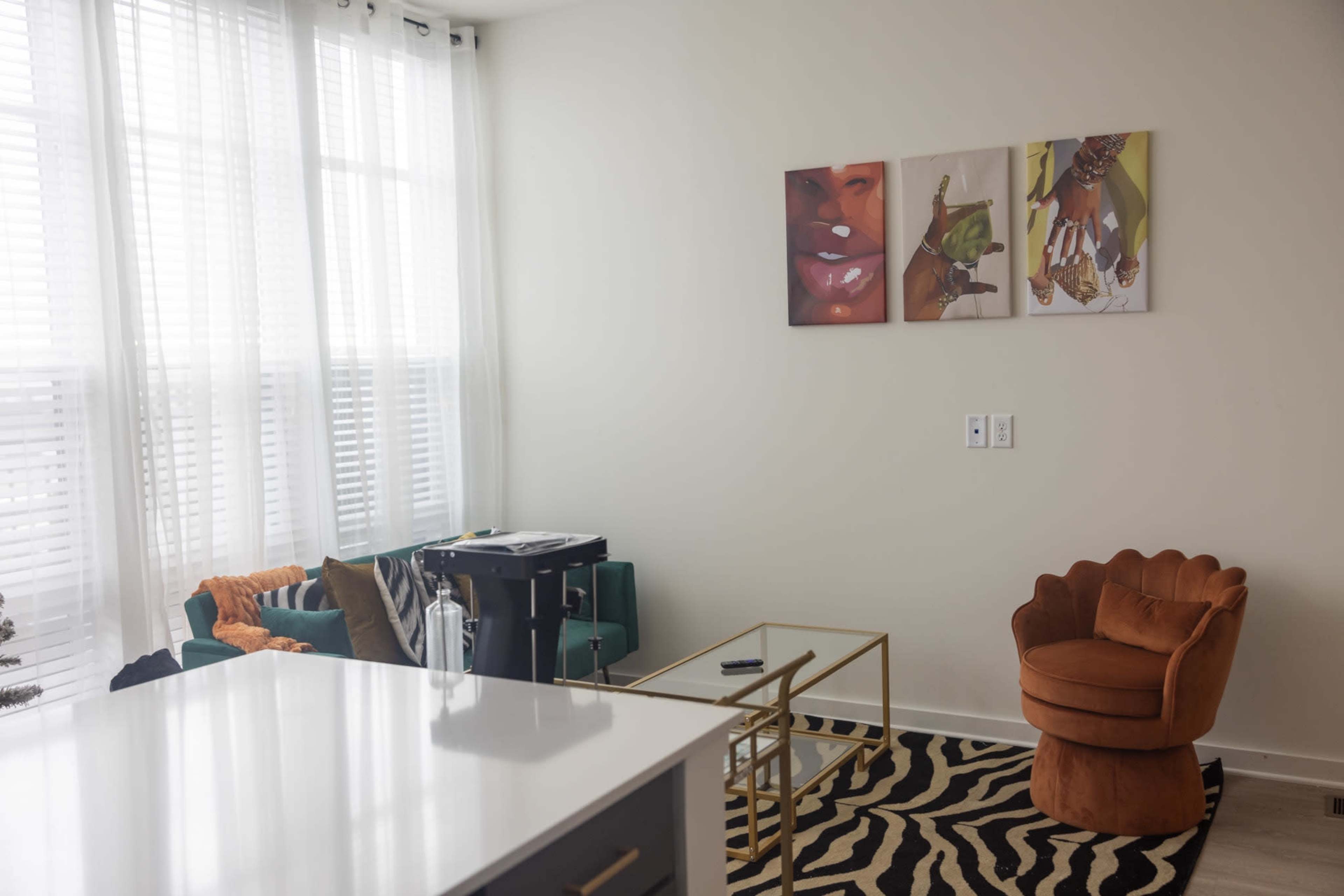 Skyline Luxe Penthouse: Modern Luxury with Breathtaking Views Image in Old Town Manchester, Richmond, VA