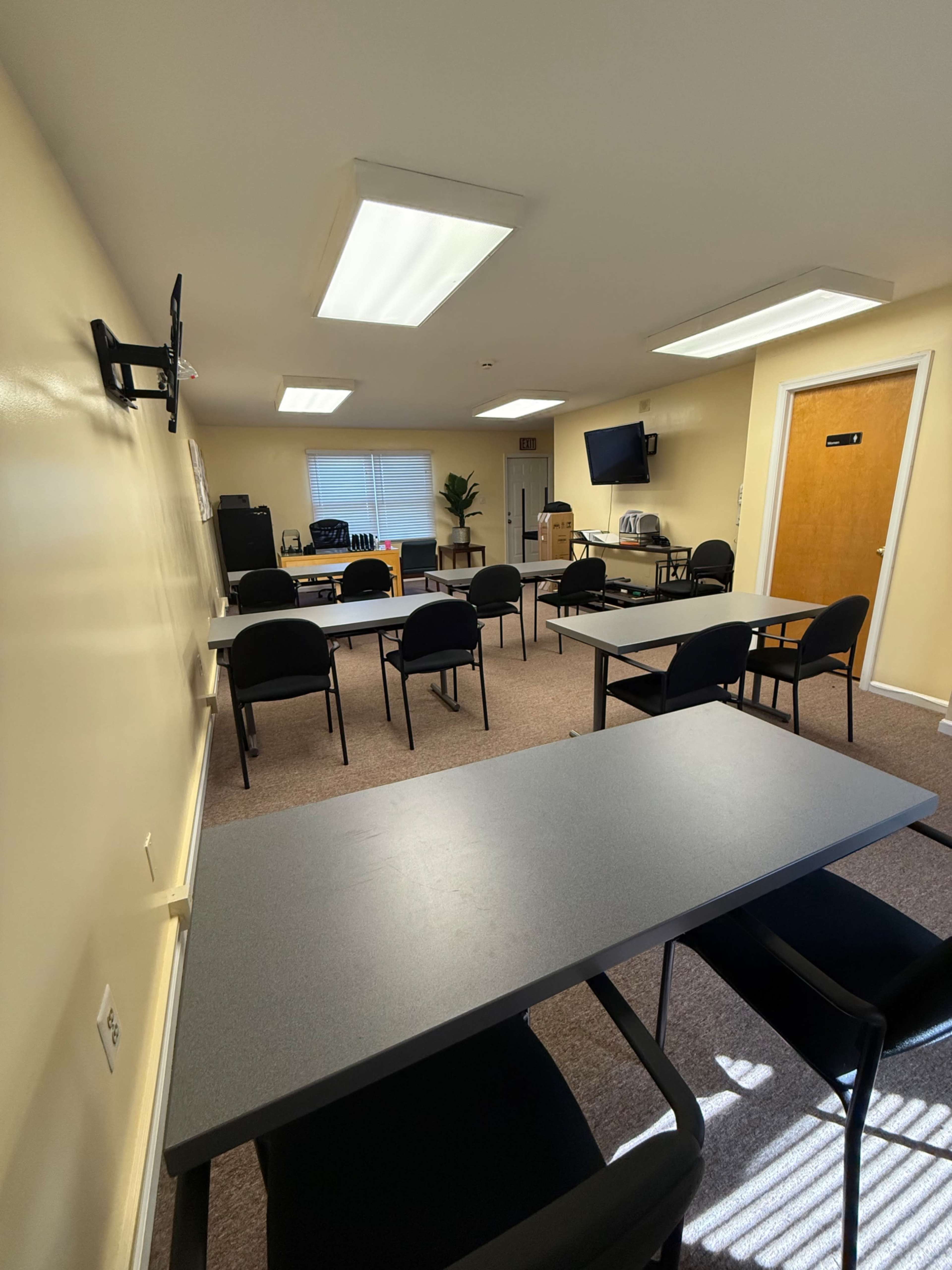 Modern  Office Space for Meetings, Workshops, and Creative Projects Image in Secane, Secane, PA