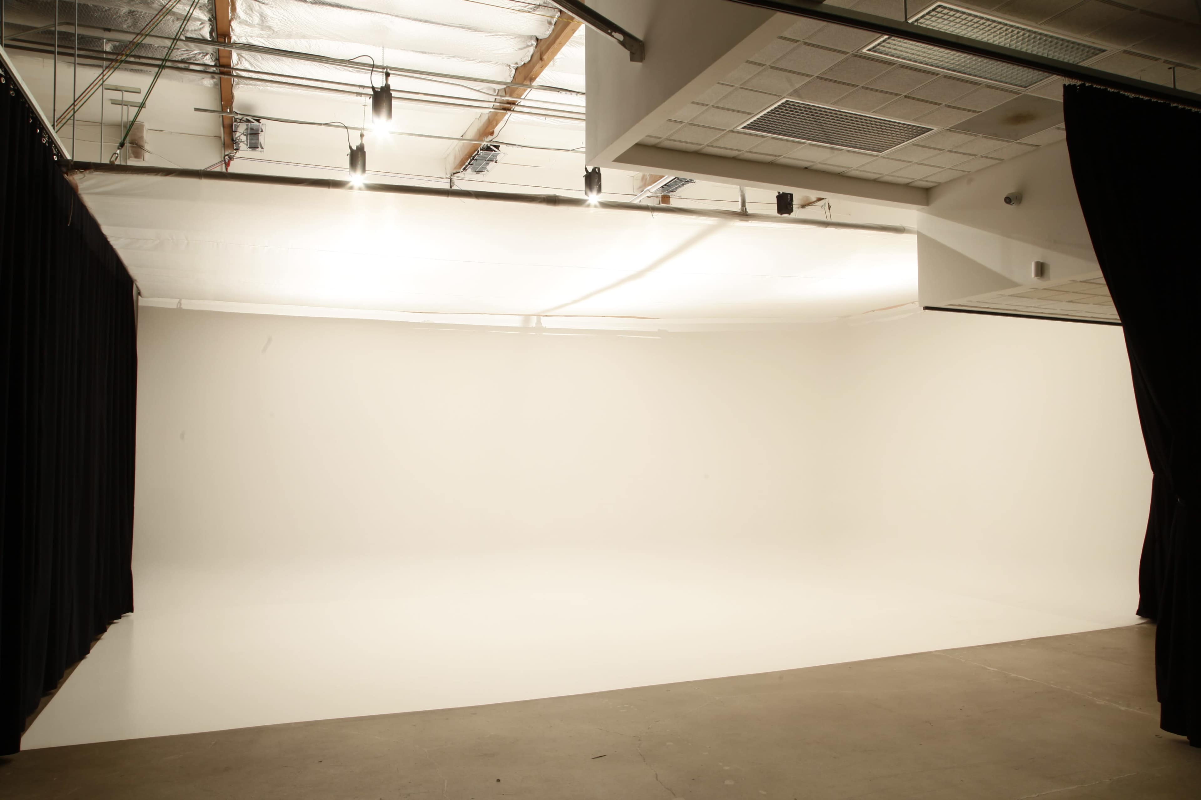 Full Photo Studio with CYC Wall for Fashion and Automotive Photo Shoots Image in Laguna Hills, Laguna Hills, CA