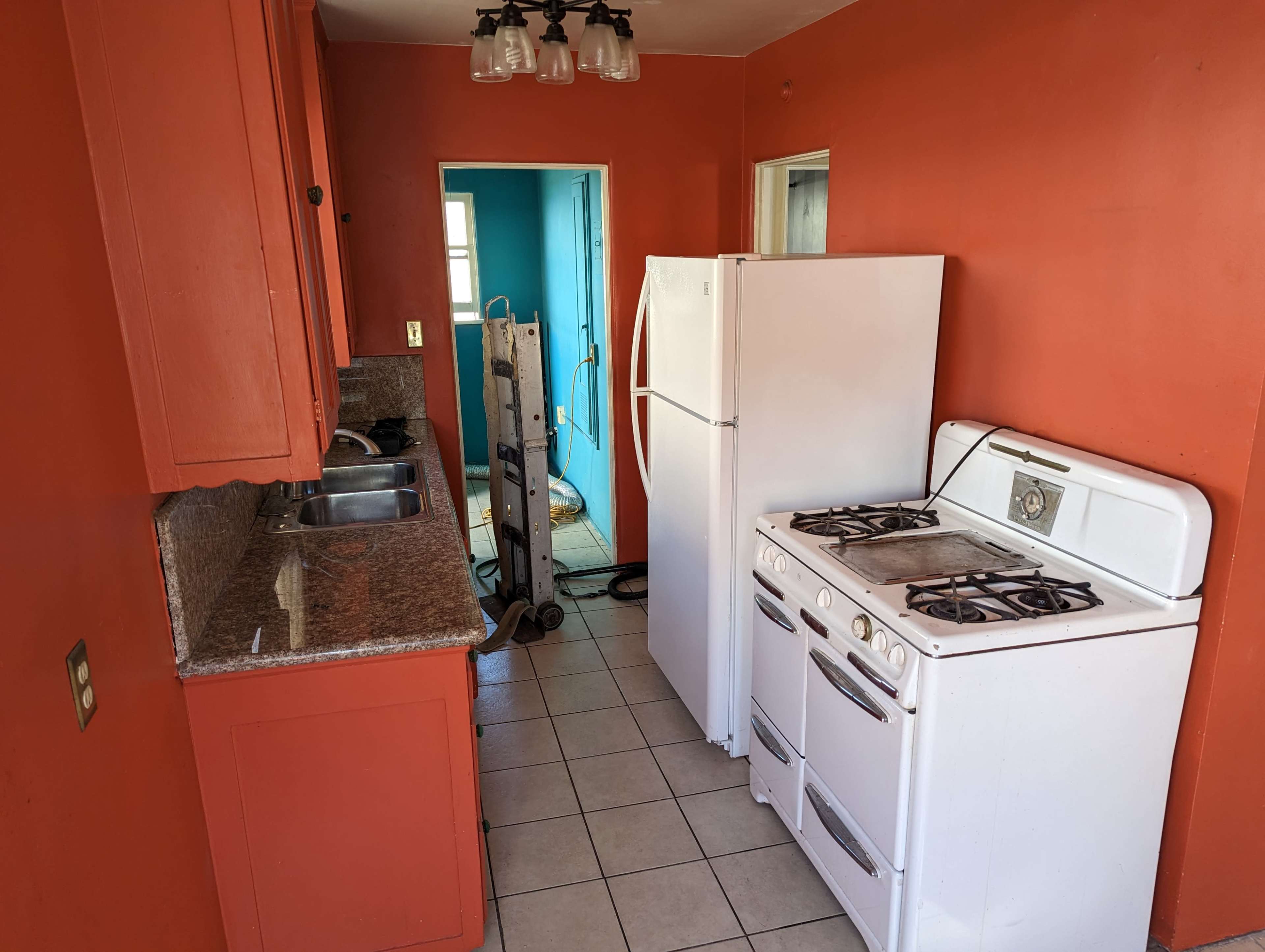 Santa Monica House with studio + piano available for your next Production, set ready Image in Pico, Santa Monica, CA