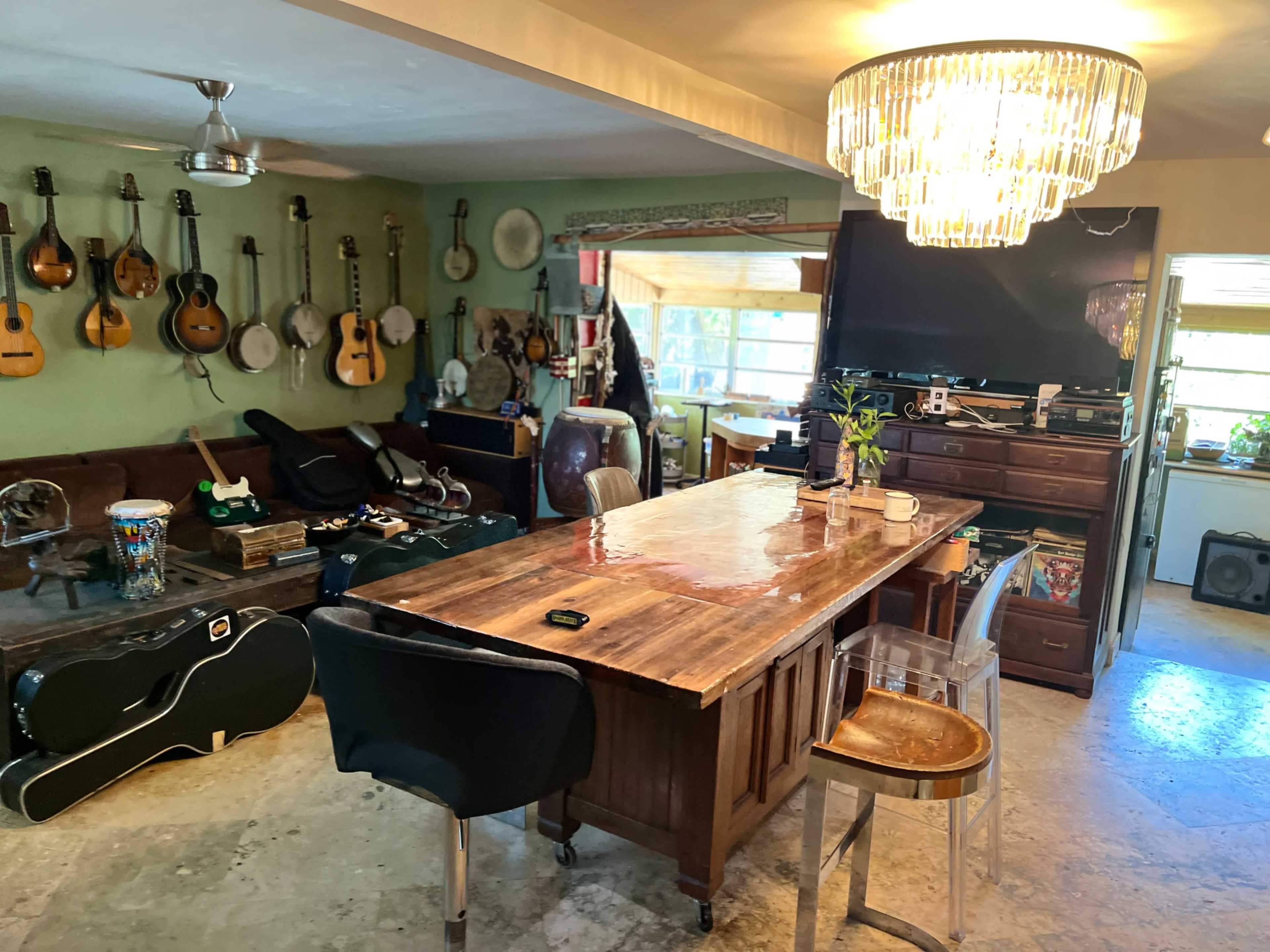 Home recording/reheasal studio and performance space Image in Ives Estates, Mismi, FL
