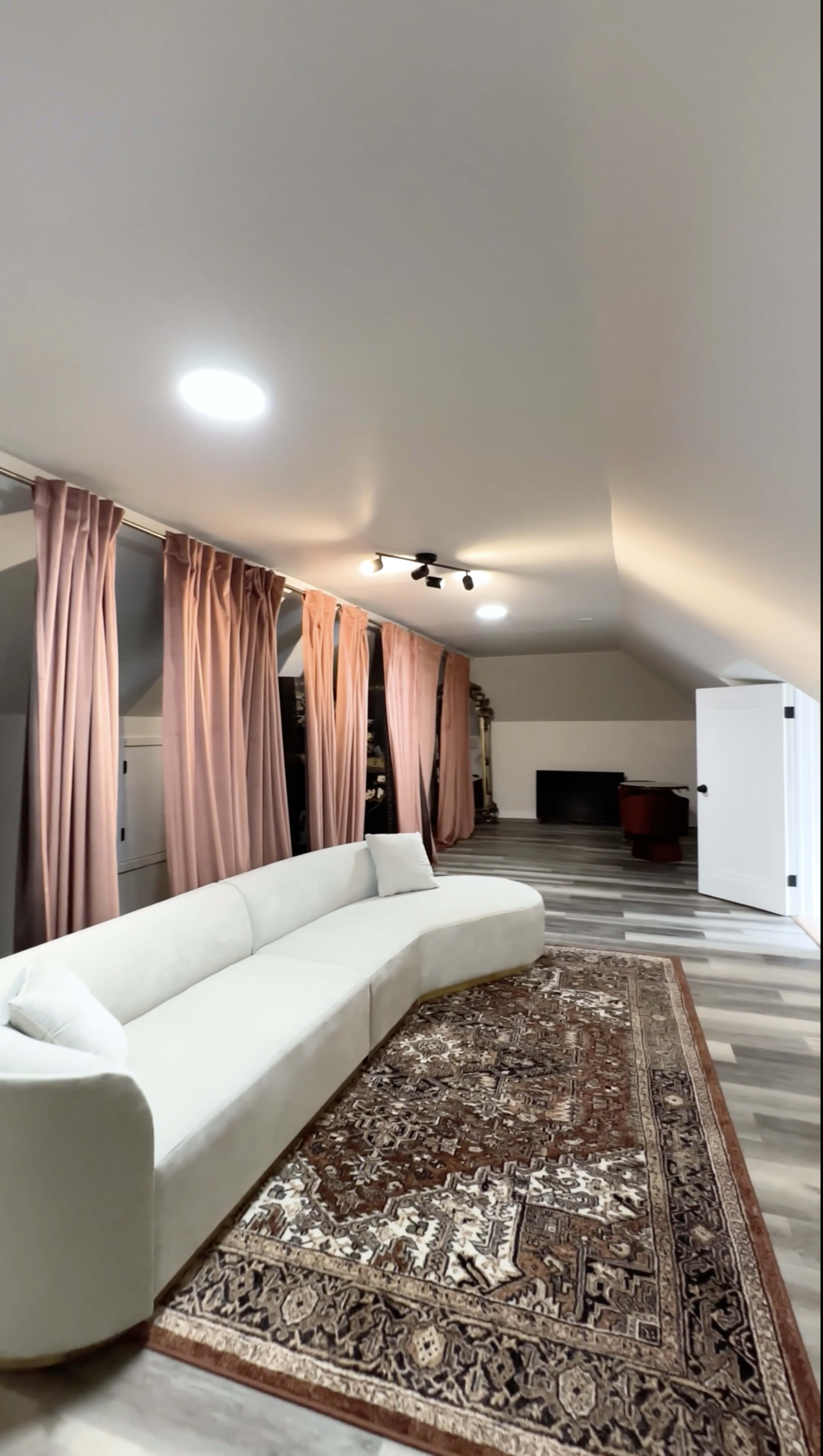Spacious Luxury Estate w/ Cigar Lounge & Patio Image in Martin Park, Detroit, MI